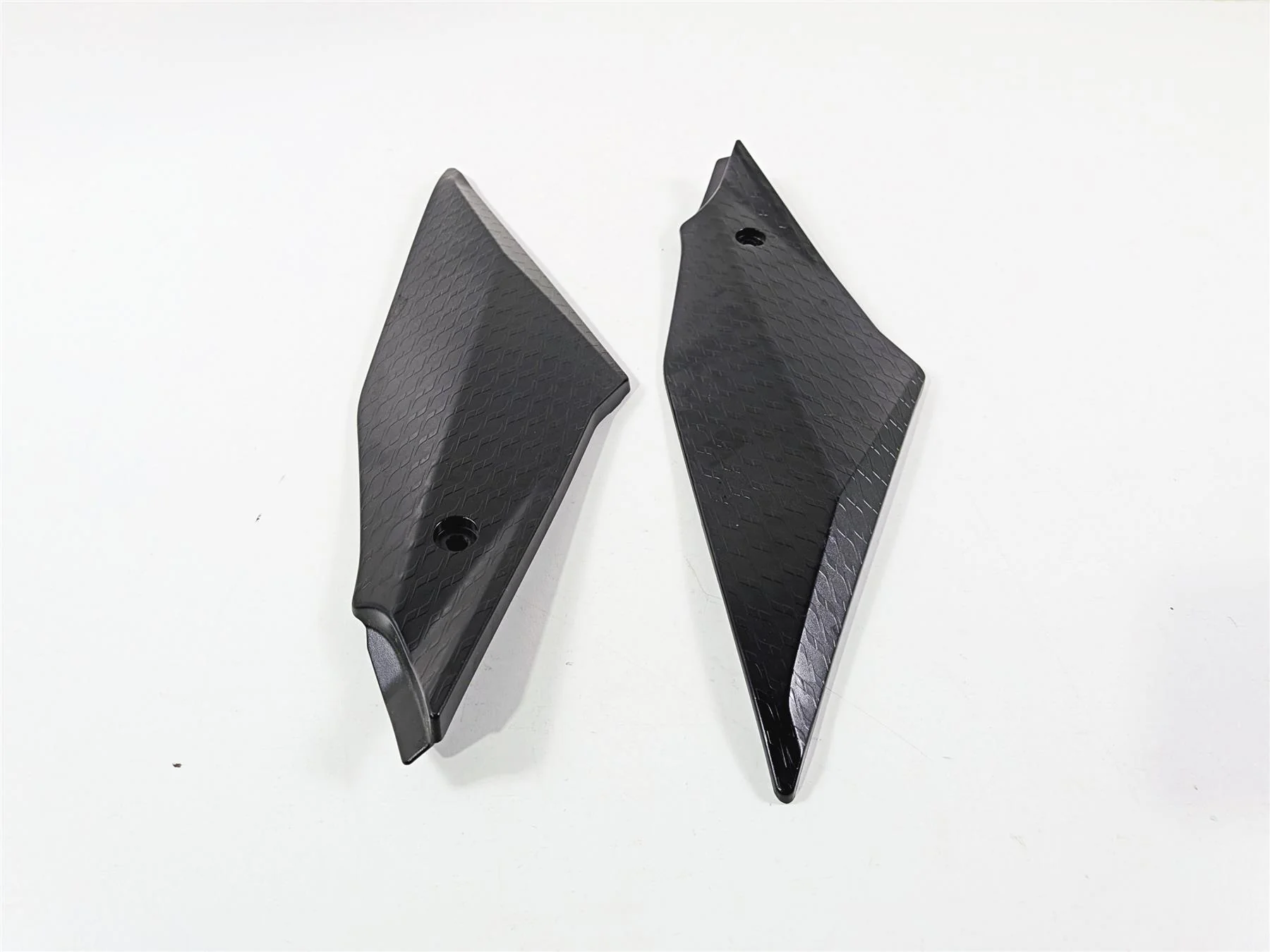 2016 Yamaha YZF R1 RN32 Left Right Gas Tank Cover Fairing 2CR-24129-00 - Image 3