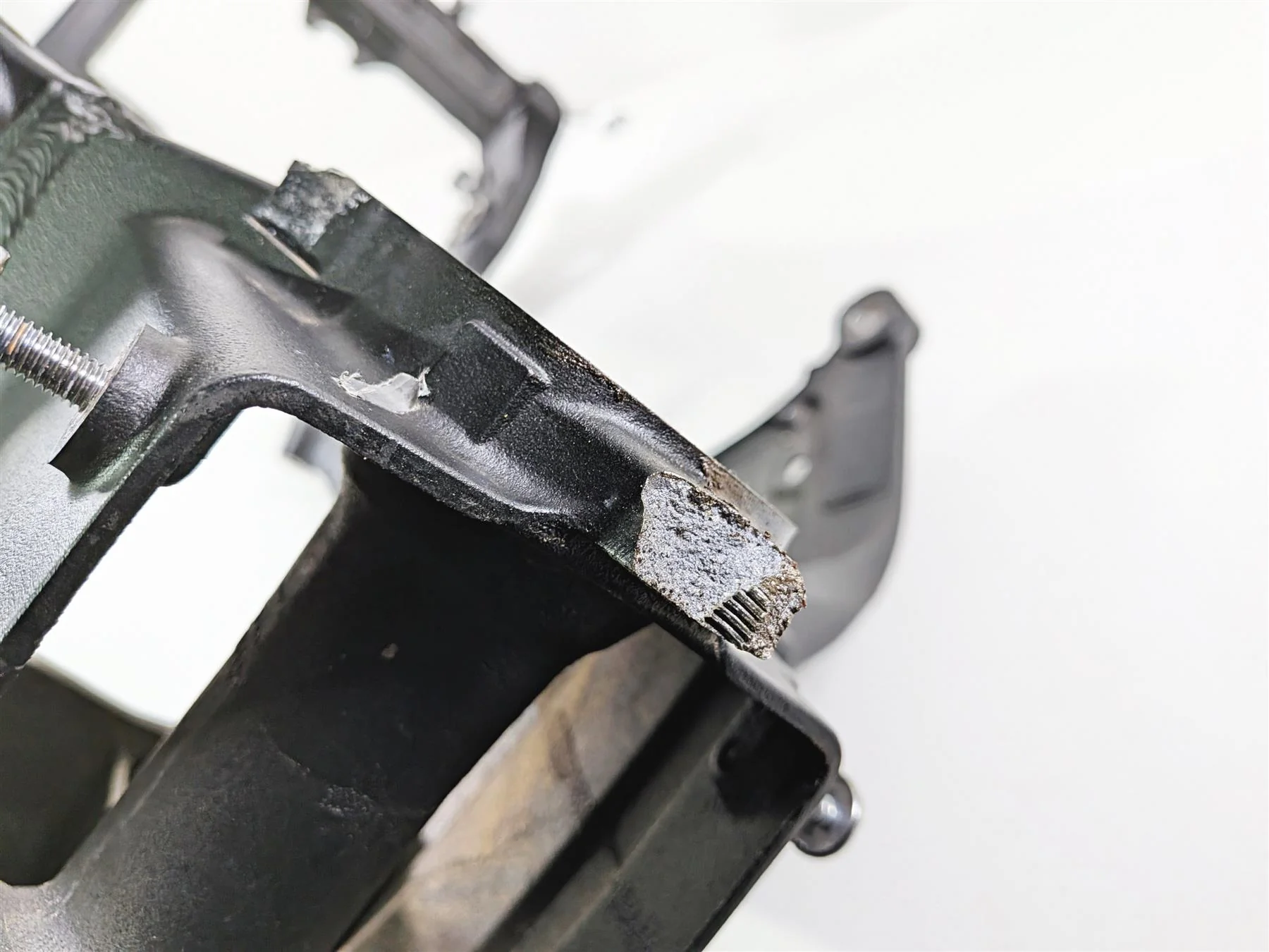 2016 Yamaha YZF R1 RN32 Main Frame Chassis - Damage - With Wisconsin Clear Title With Salvage History 2CR-21110-00-00 - Image 13