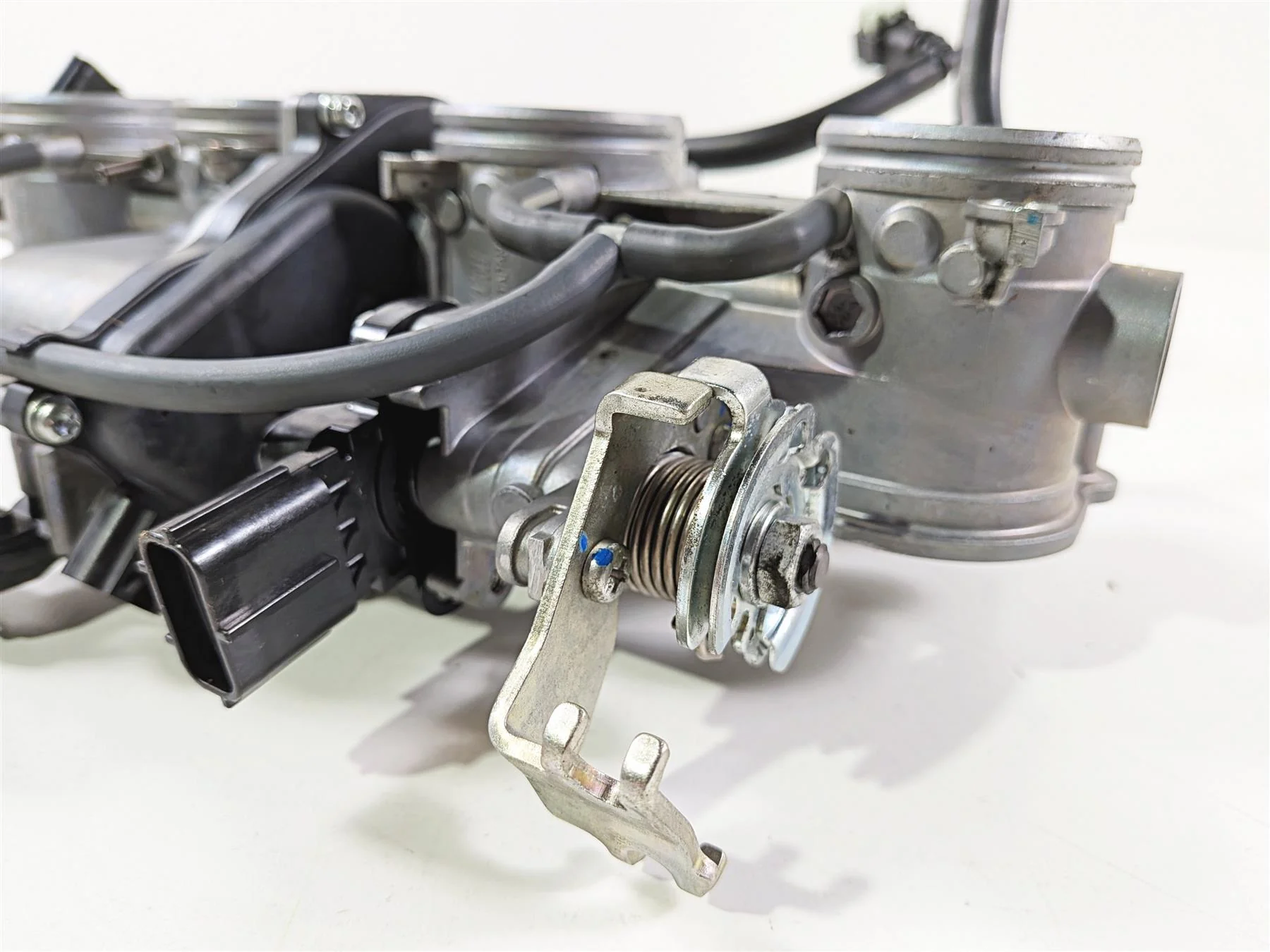 2016 Yamaha YZF R1 RN32 Mikuni Throttle Body Bodies Fuel Injectors 2CR-13750-00 - Image 11