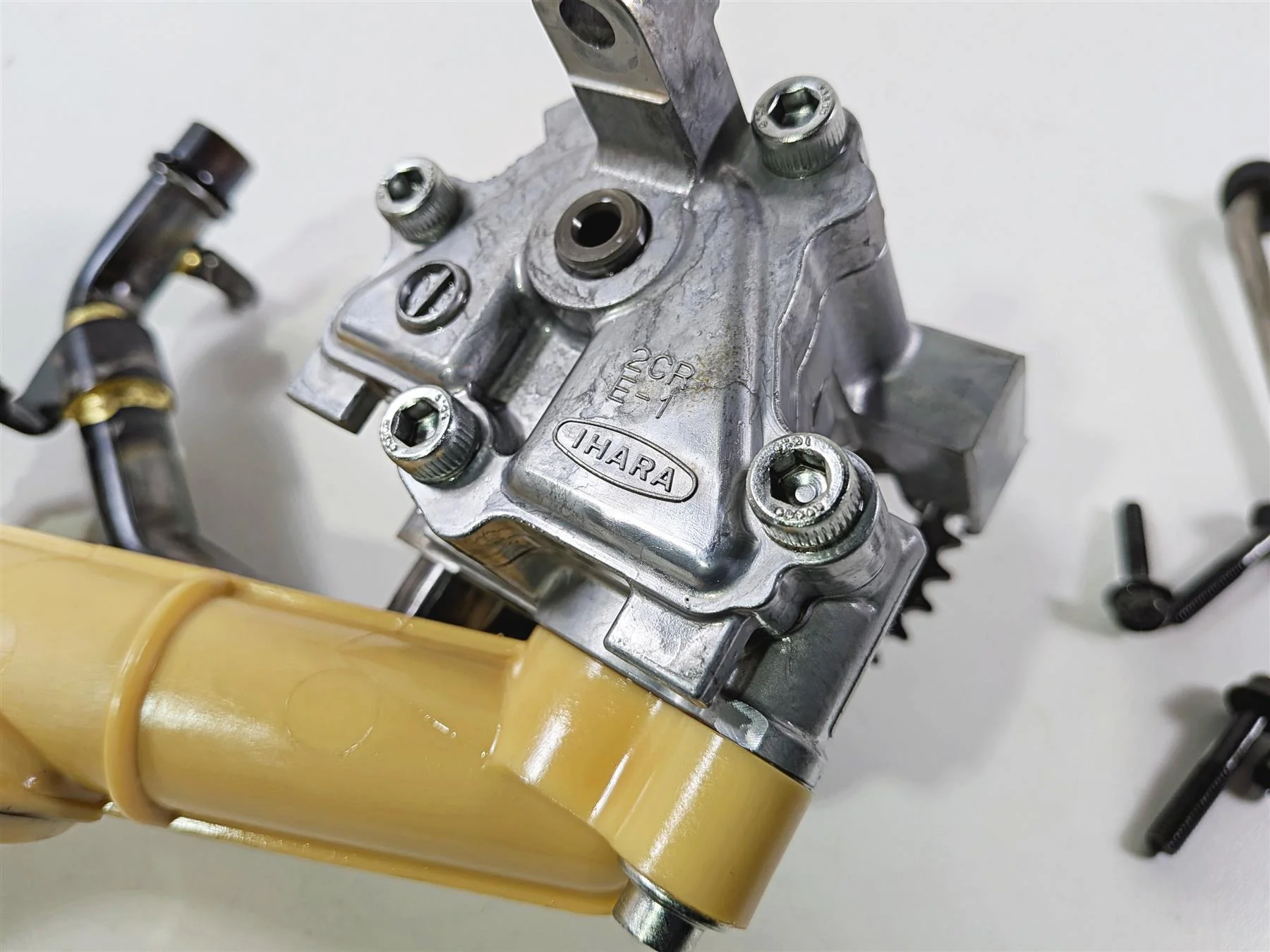 2016 Yamaha YZF R1 RN32 Oil Pump & Pick Up Tube -Tested 2CR-13300-00-00 - Image 10