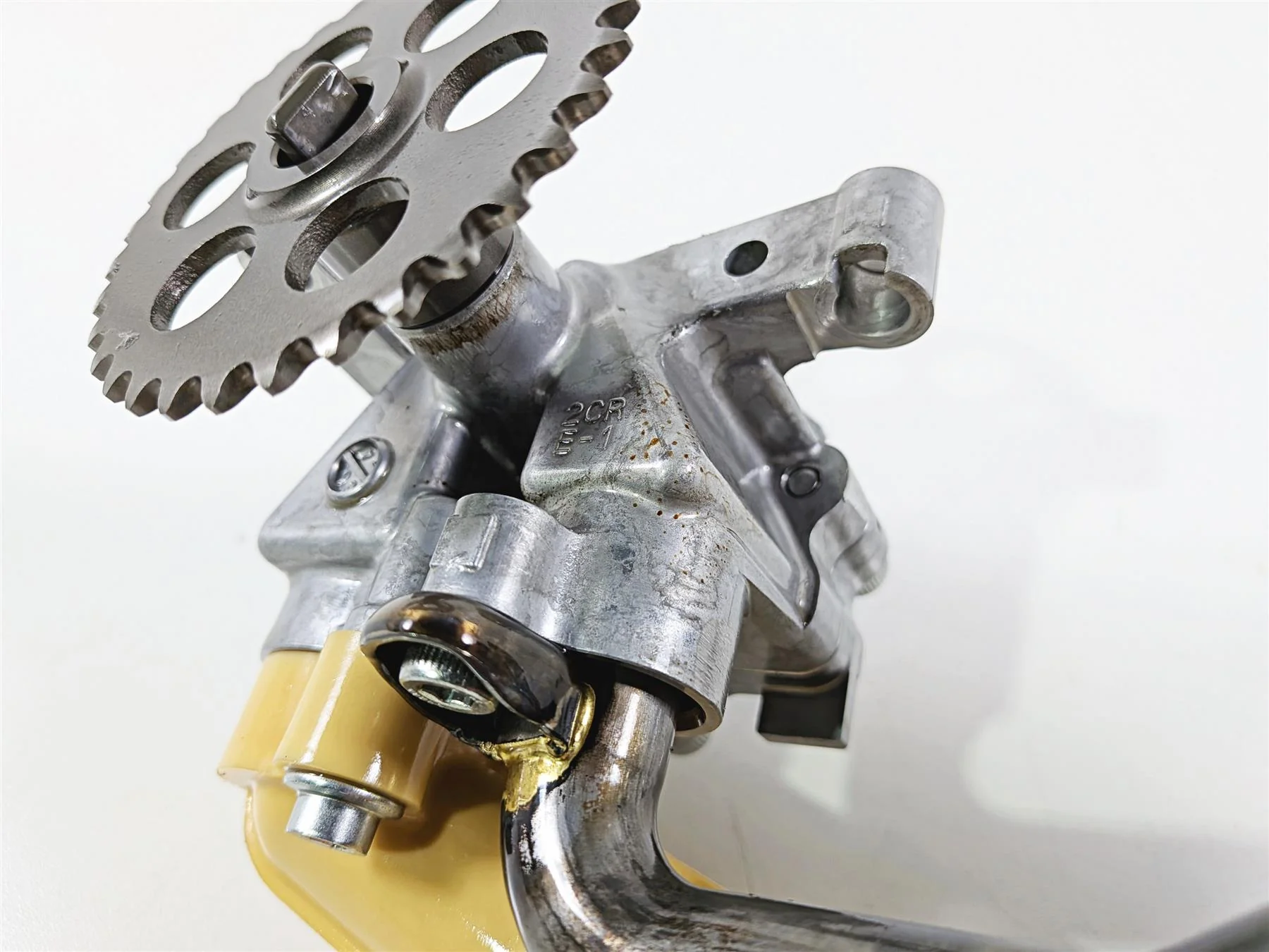 2016 Yamaha YZF R1 RN32 Oil Pump & Pick Up Tube -Tested 2CR-13300-00-00 - Image 12