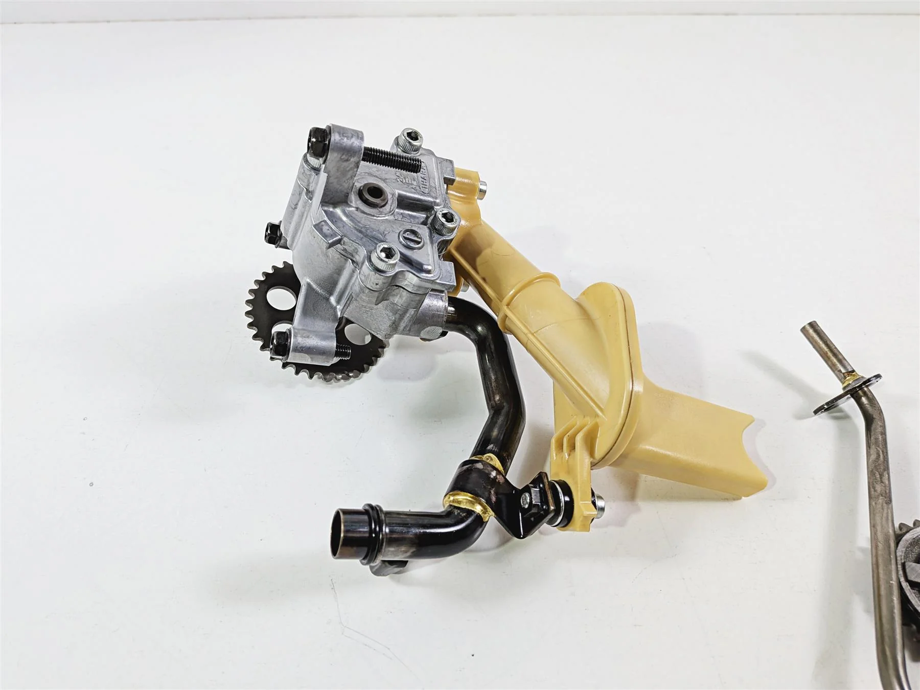 2016 Yamaha YZF R1 RN32 Oil Pump & Pick Up Tube -Tested 2CR-13300-00-00 - Image 4