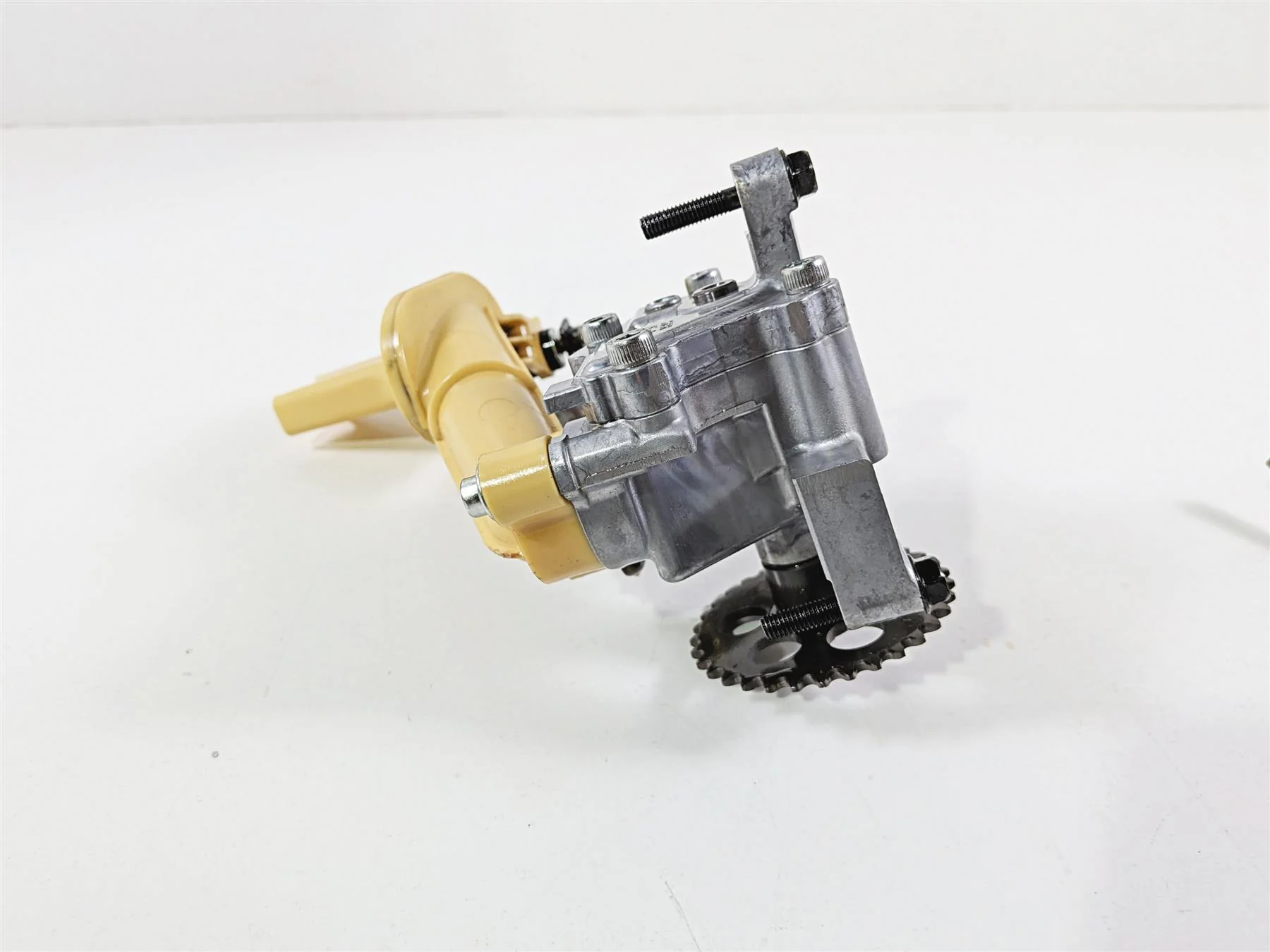 2016 Yamaha YZF R1 RN32 Oil Pump & Pick Up Tube -Tested 2CR-13300-00-00 - Image 6