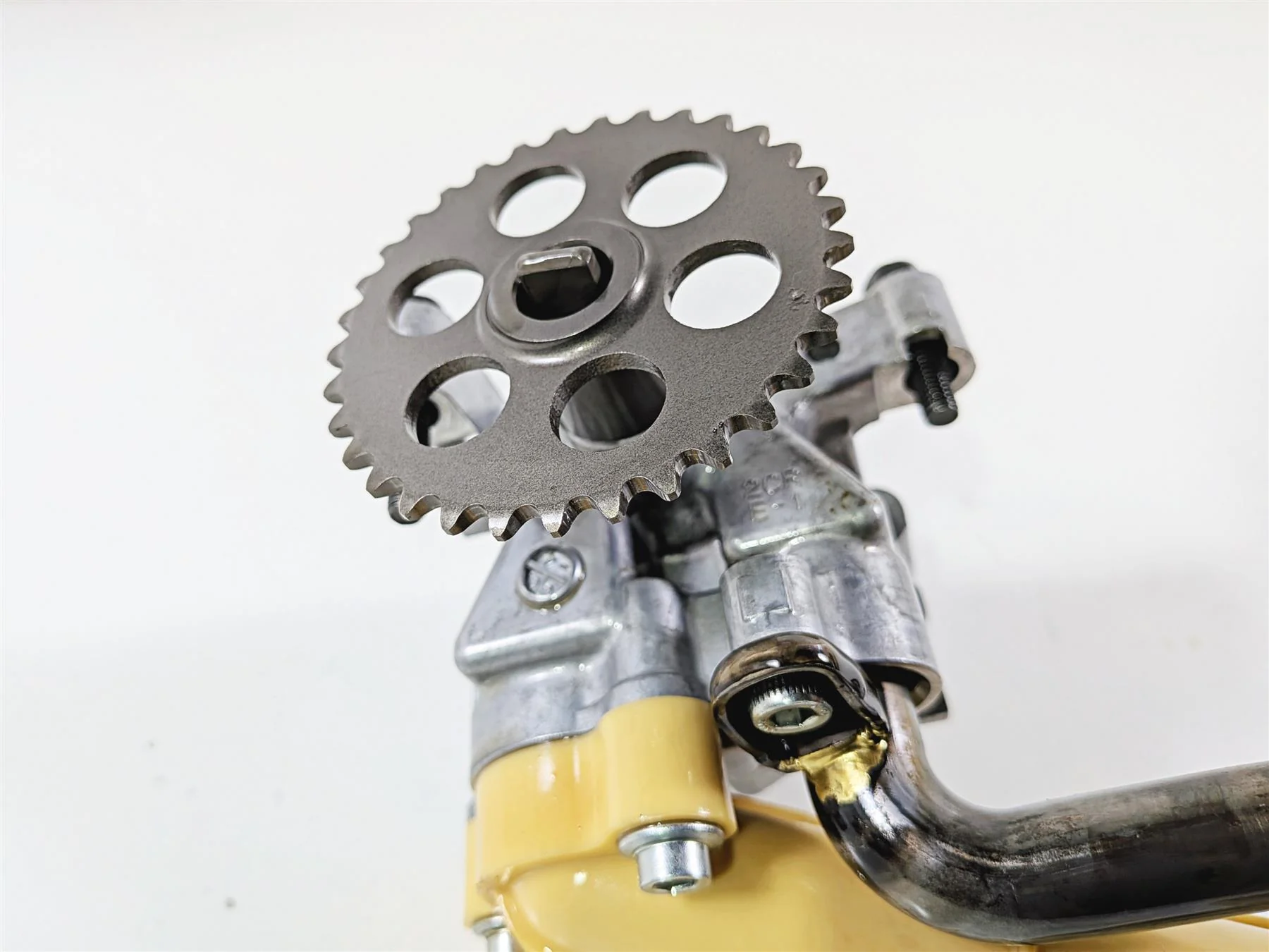 2016 Yamaha YZF R1 RN32 Oil Pump & Pick Up Tube -Tested 2CR-13300-00-00 - Image 9