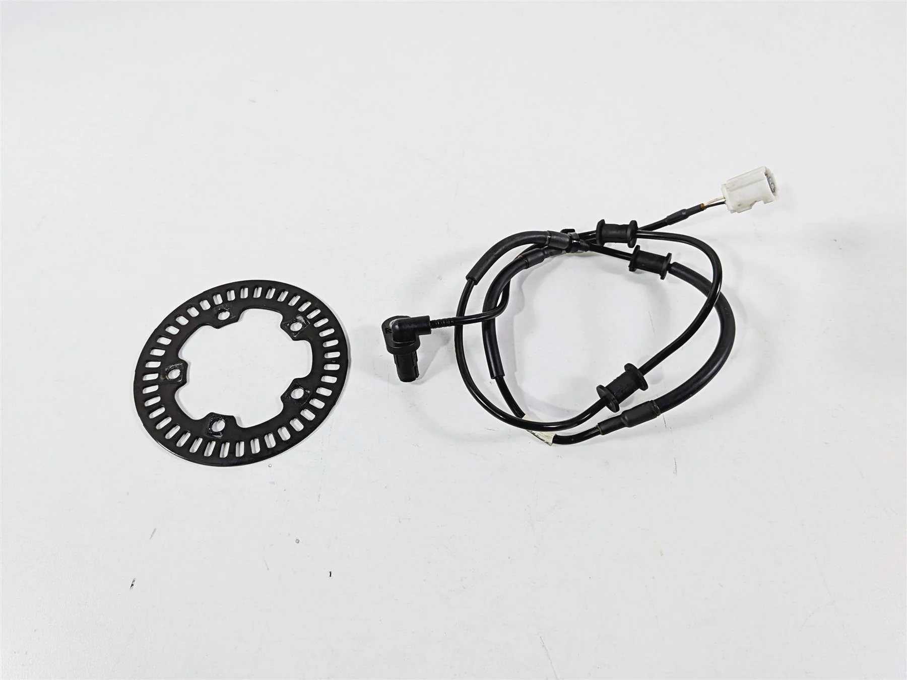 2016 Yamaha YZF R1 RN32 Rear Abs Brake Wheel Speed Sensor 2CR-85980-00-00 - Image 2