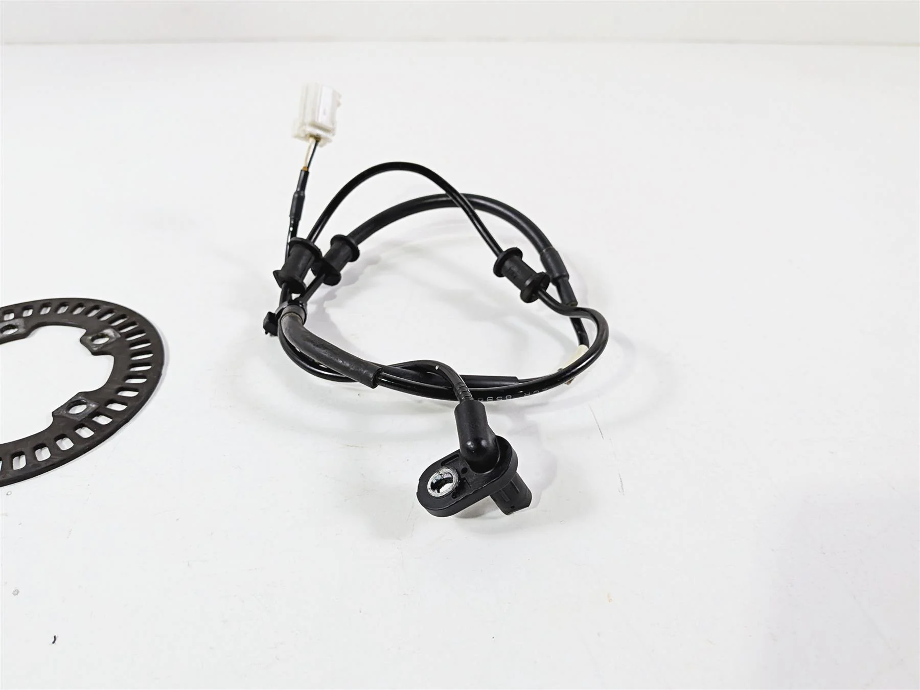 2016 Yamaha YZF R1 RN32 Rear Abs Brake Wheel Speed Sensor 2CR-85980-00-00 - Image 4
