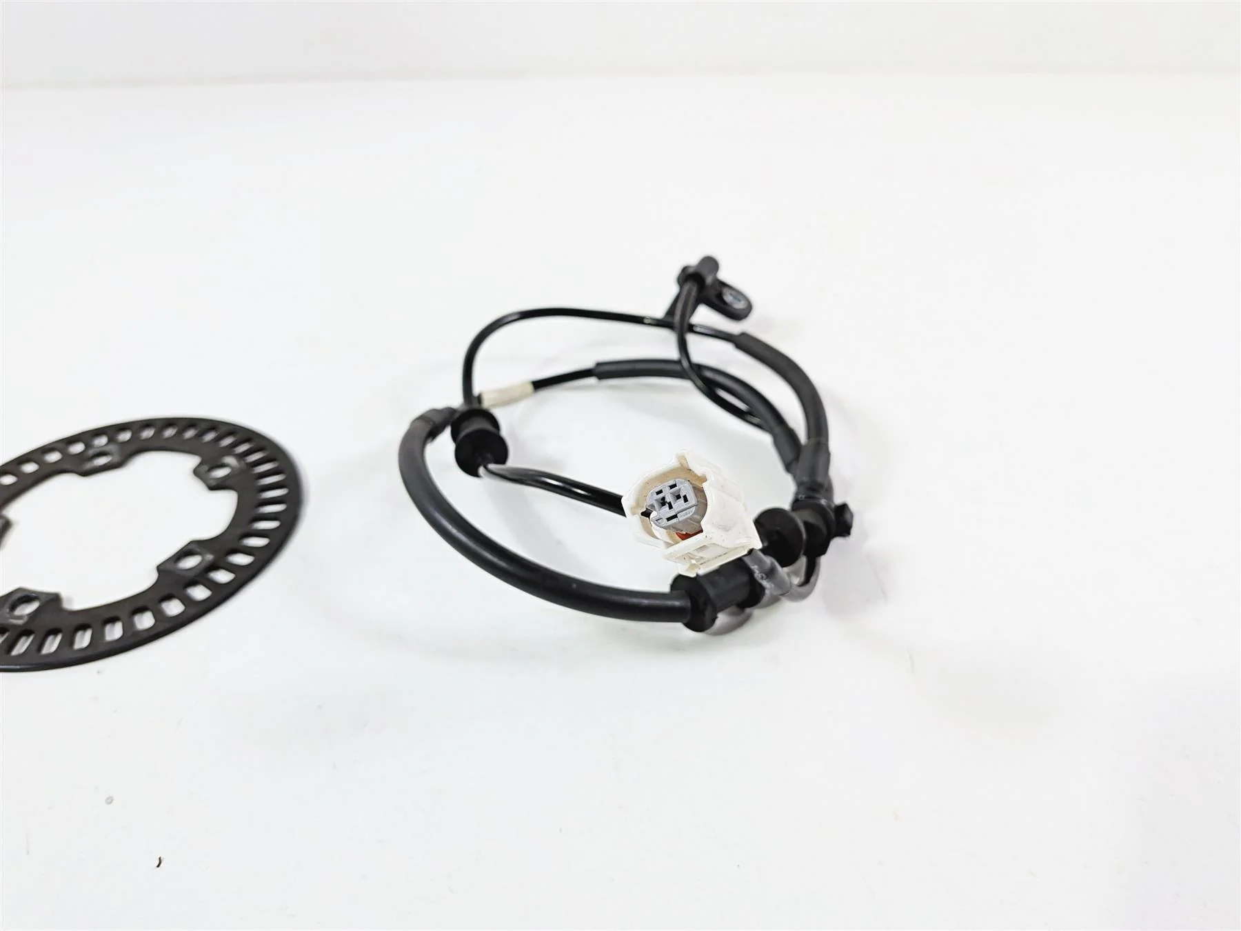2016 Yamaha YZF R1 RN32 Rear Abs Brake Wheel Speed Sensor 2CR-85980-00-00 - Image 6