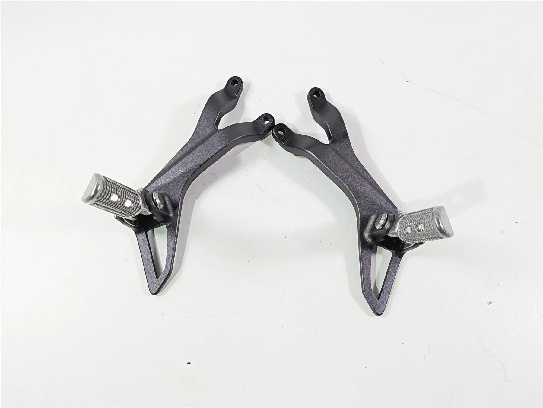 2016 Zero Motorcycles S 9.8 Rear Passenger Footpeg Set L 20-04285  R 20-07604 - Image 4