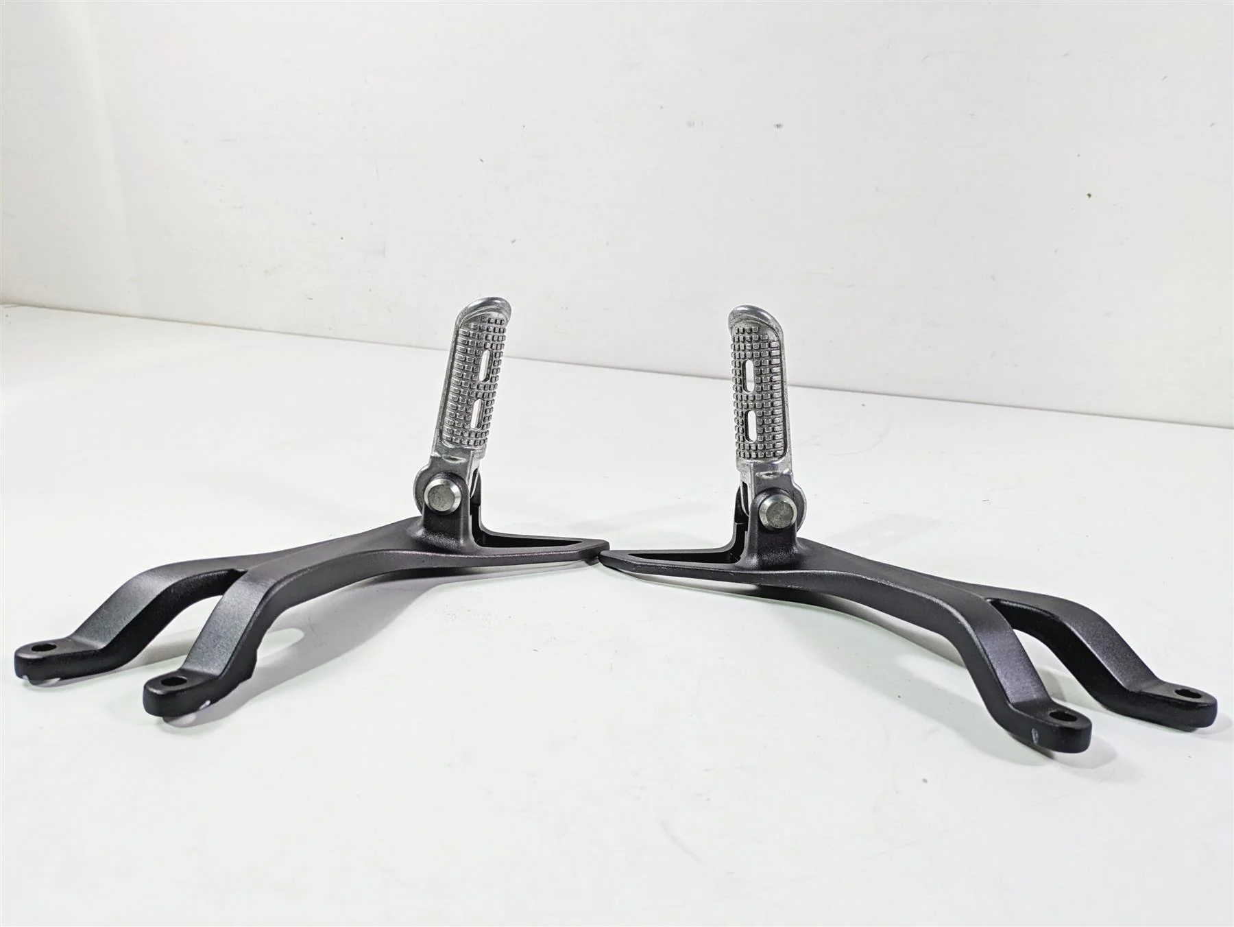 2016 Zero Motorcycles S 9.8 Rear Passenger Footpeg Set L 20-04285  R 20-07604 - Image 5