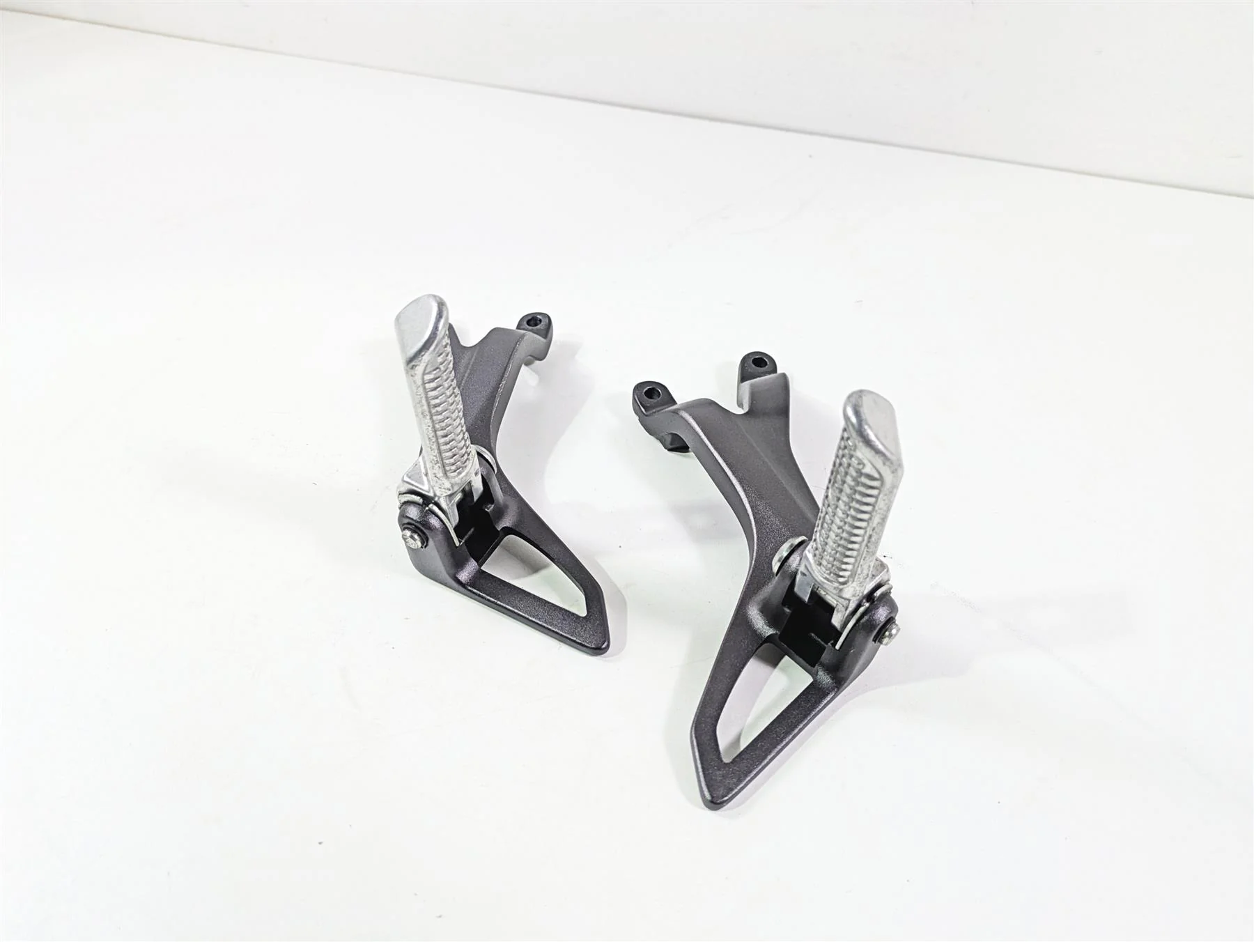 2016 Zero Motorcycles S 9.8 Rear Passenger Footpeg Set L 20-04285  R 20-07604 - Image 6