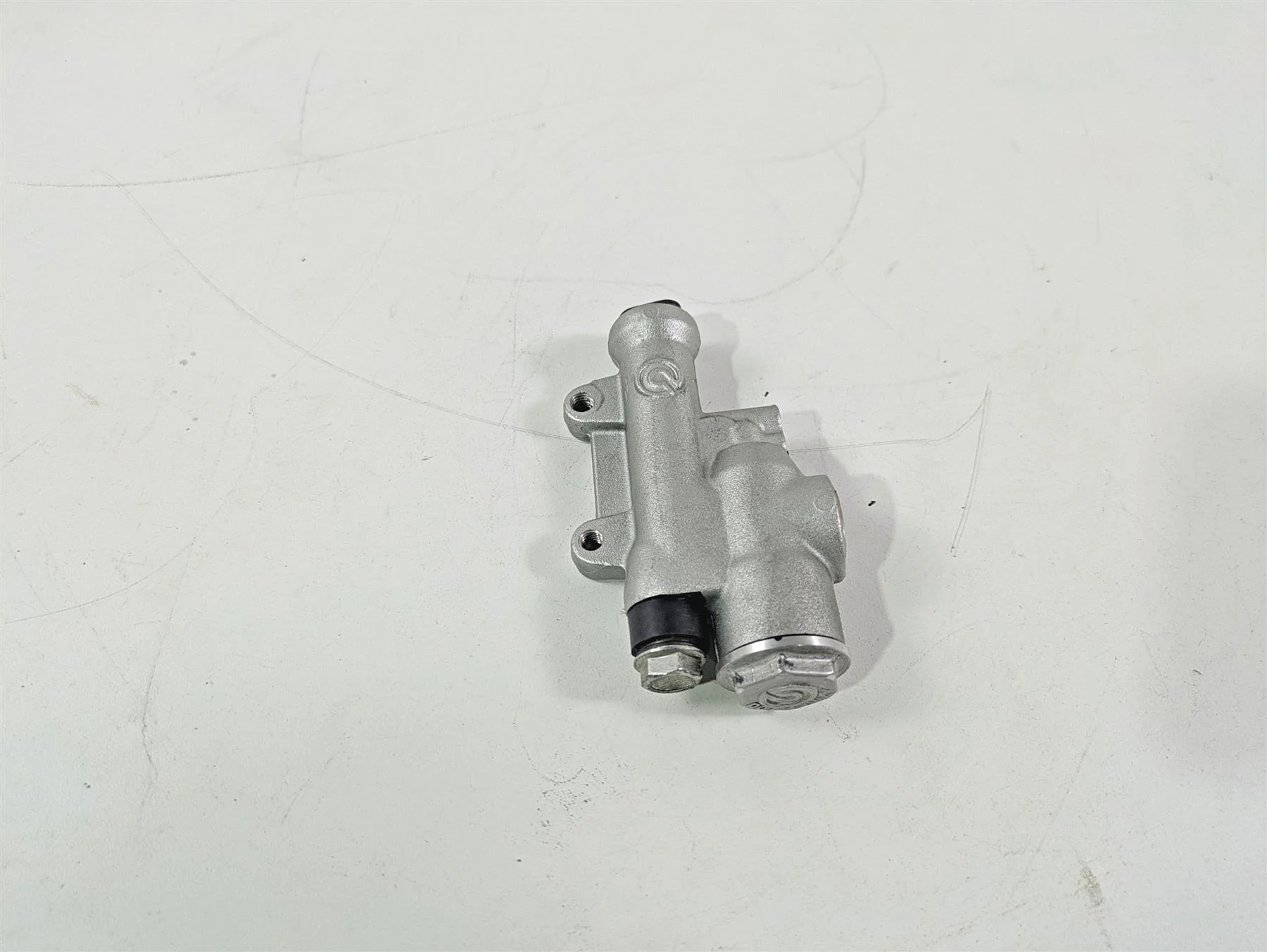 2017 Aprilia RSV 1100 Tuono V4 Factory Brembo Rear Brake Master Cylinder B044586 - Image 3