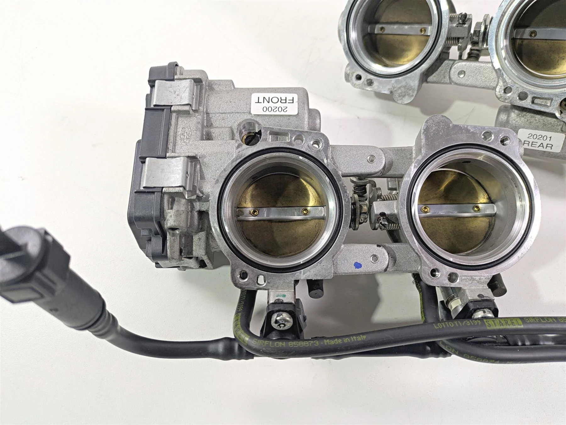 2017 Aprilia RSV 1100 Tuono V4 Factory Front Rear Throttle Bodies 857303 857304 - Image 6