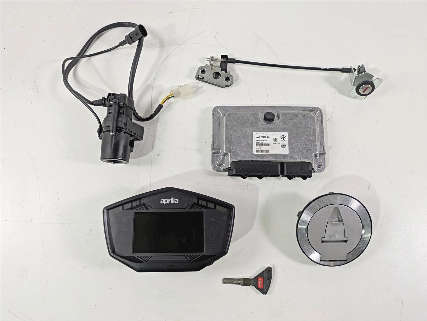 2017 Aprilia RSV 1100 Tuono V4 Factory Gauges Ignition Switch Cdi Key 2B003549