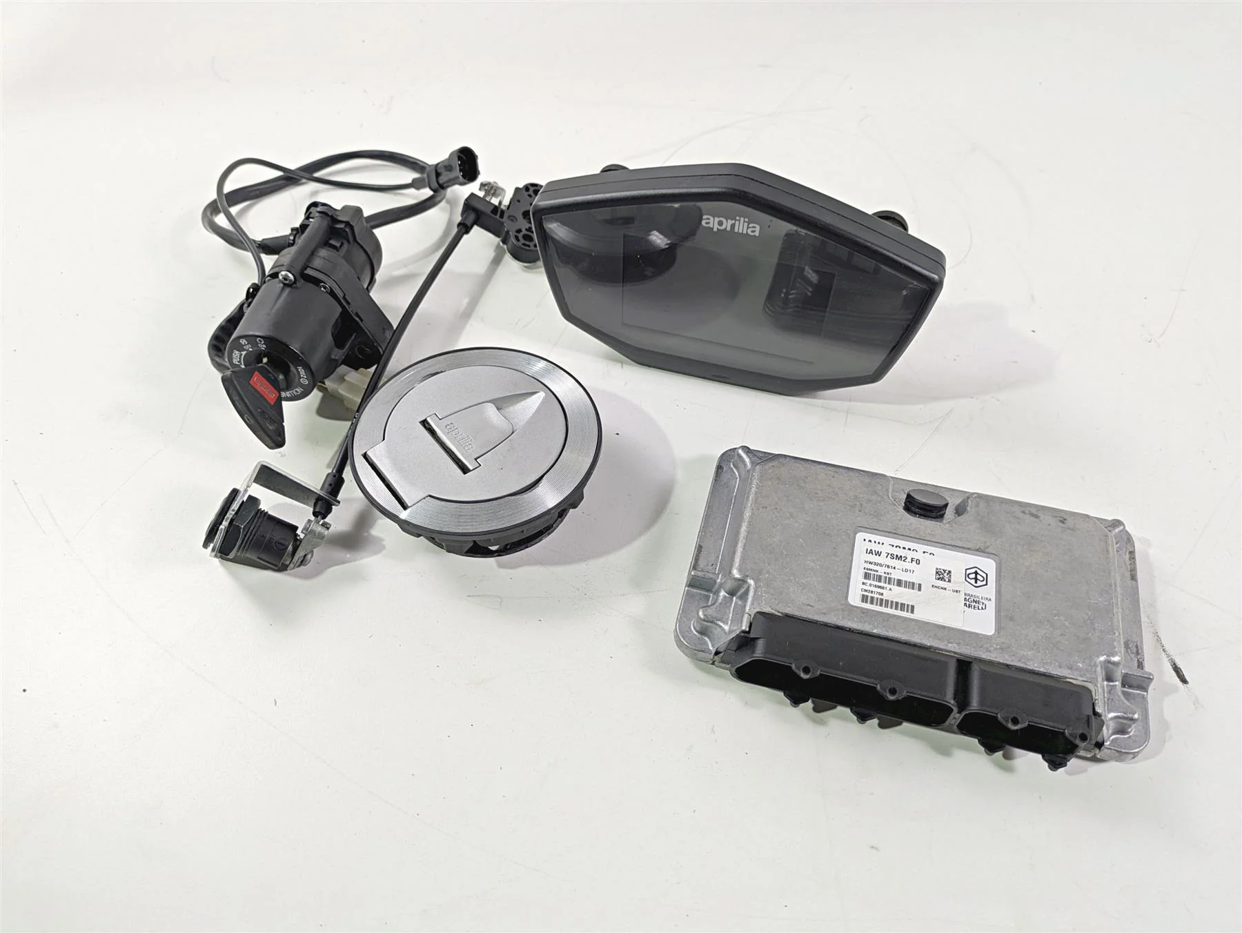 2017 Aprilia RSV 1100 Tuono V4 Factory Gauges Ignition Switch Cdi Key 2B003549 - Image 11