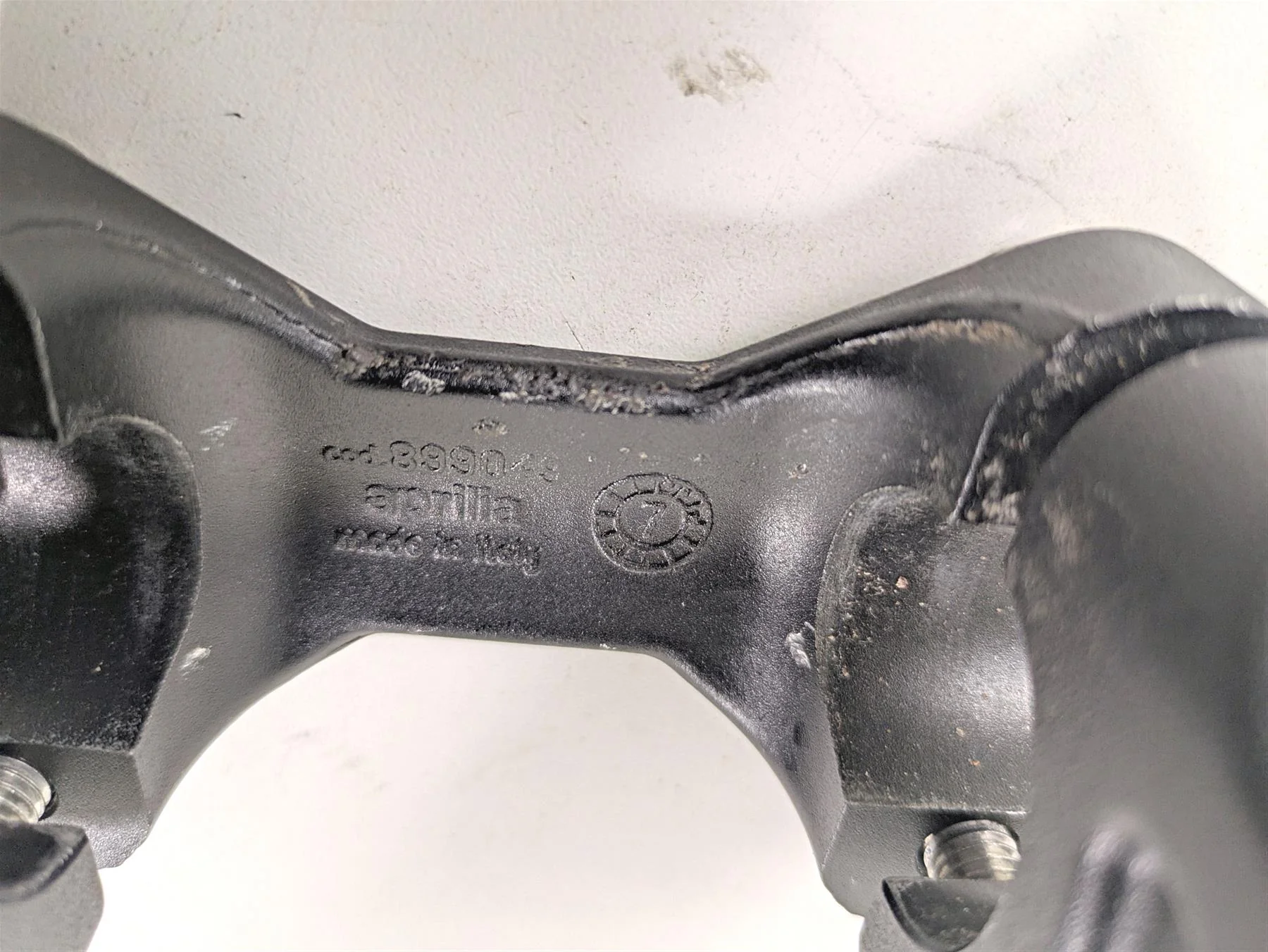 2017 Aprilia RSV 1100 Tuono V4 Factory Handlebar Riser Mount 899049 - Image 11