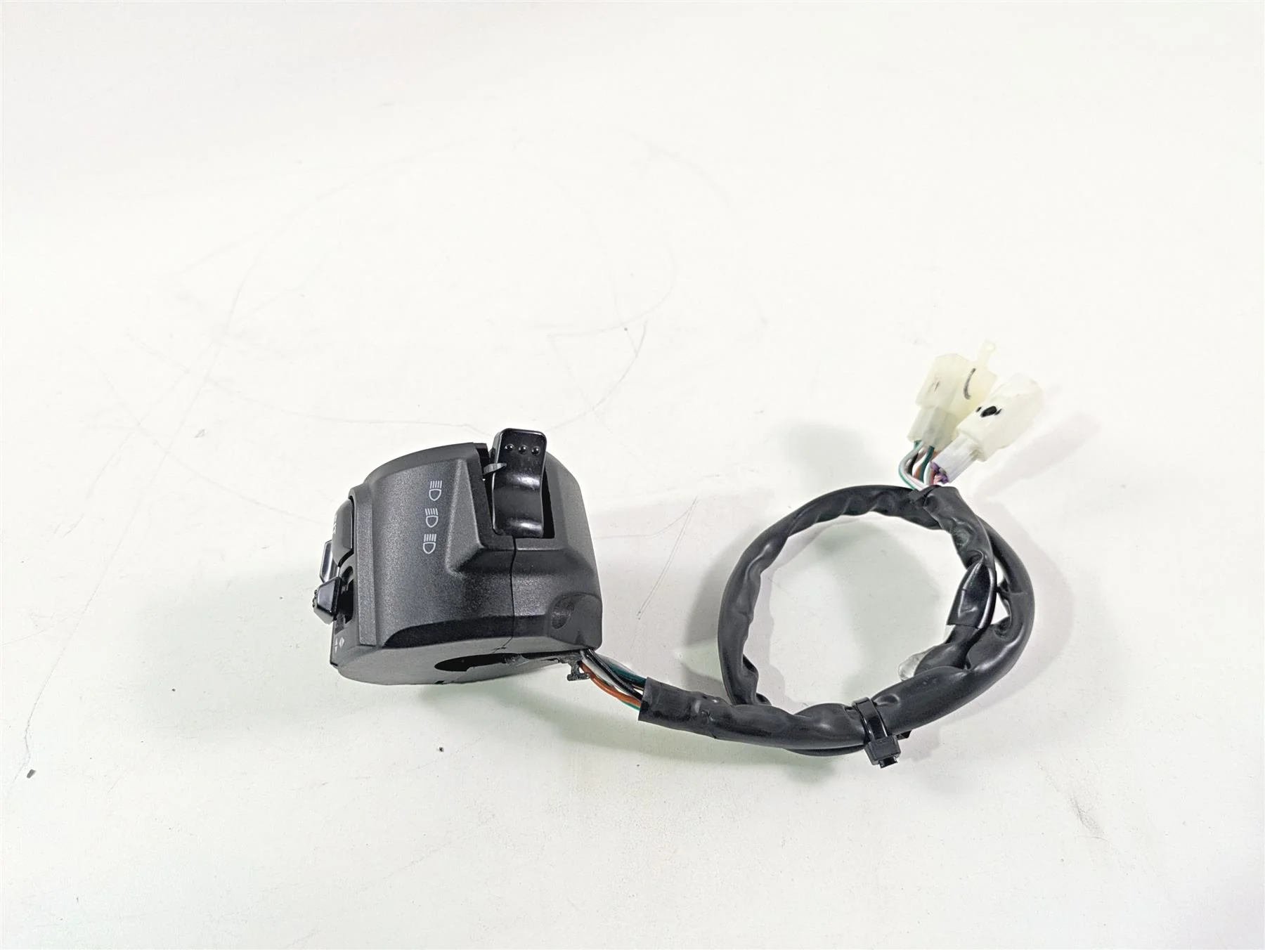 2017 Aprilia RSV 1100 Tuono V4 Factory Left Hand Light Control Switch 2D0002965 - Image 2