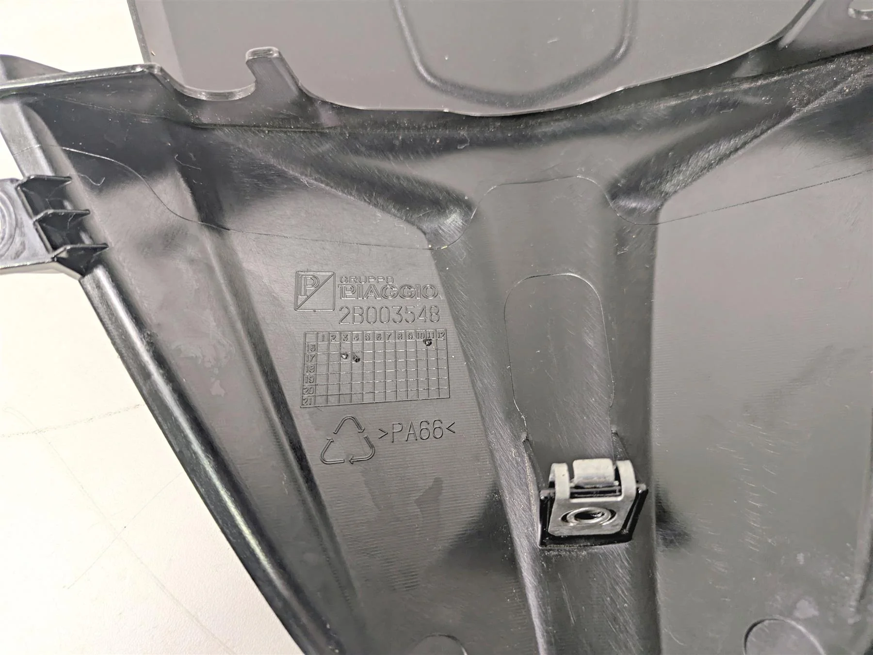 2017 Aprilia RSV 1100 Tuono V4 Factory Plastic Infill Cover Fairing Set 2B003548 - Image 11