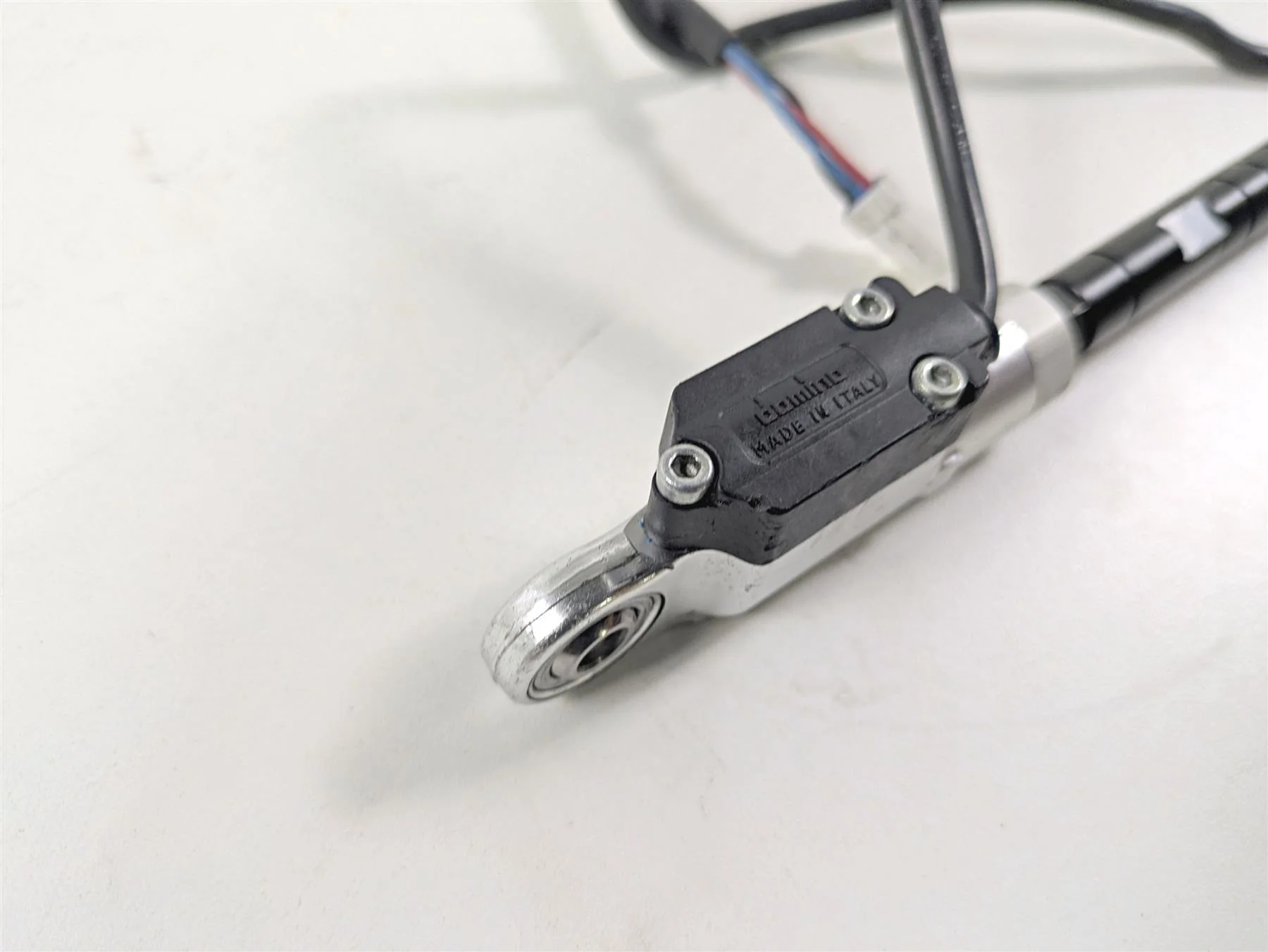 2017 Aprilia RSV 1100 Tuono V4 Factory Quickshifter Quick Shifter -Read 2B002890 - Image 11
