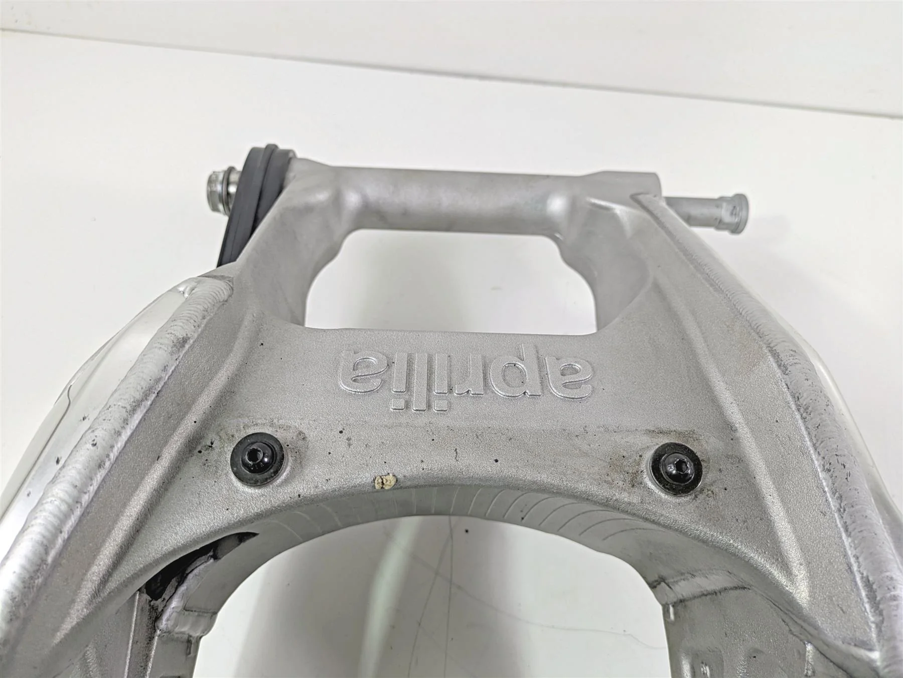 2017 Aprilia RSV 1100 Tuono V4 Factory Rear Swingarm Swing Arm - Read 2B001289 - Image 7