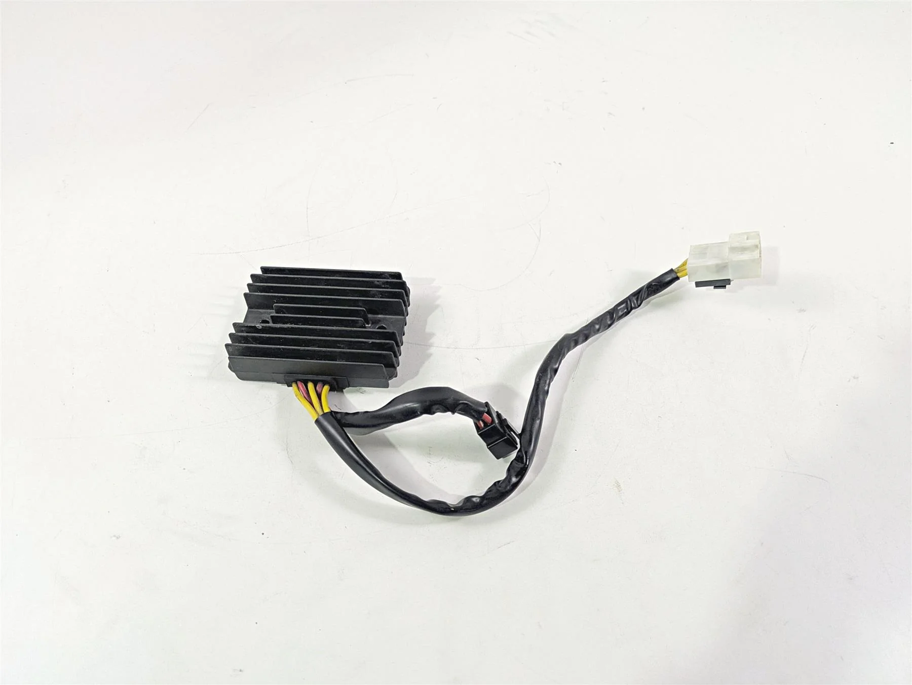 2017 Aprilia RSV 1100 Tuono V4 Factory Rectifier Voltage Regulator B043488 - Image 3