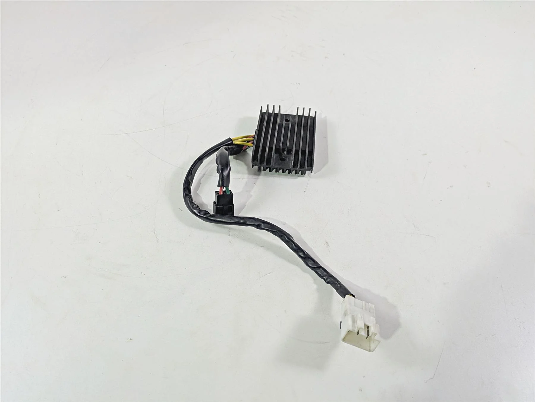 2017 Aprilia RSV 1100 Tuono V4 Factory Rectifier Voltage Regulator B043488 - Image 4
