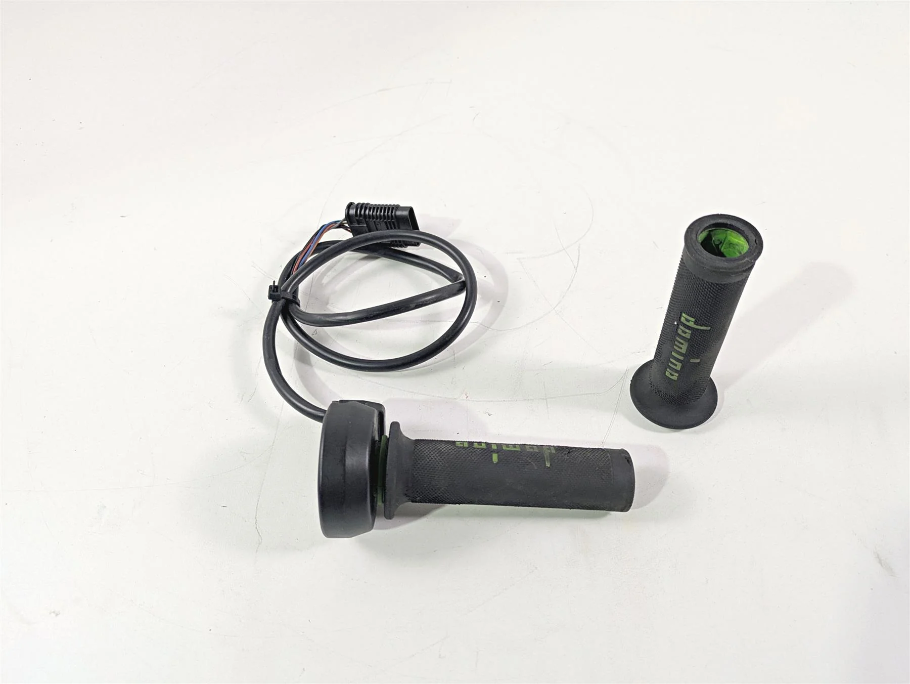 2017 Aprilia RSV 1100 Tuono V4 Factory Ride Fly By Wire Throttle Grip 2D000095 - Image 9