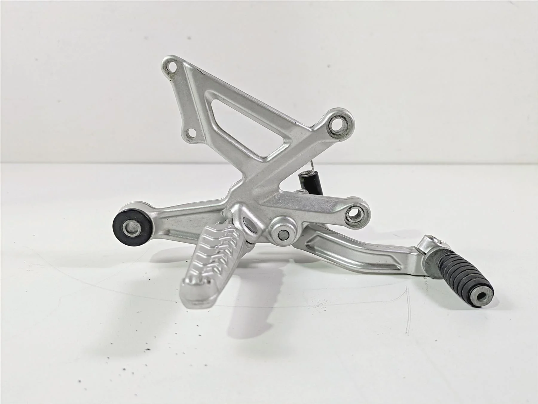 2017 Aprilia RSV 1100 Tuono V4 Factory Right Front Footpeg & Brake Ped 858734 - Image 2