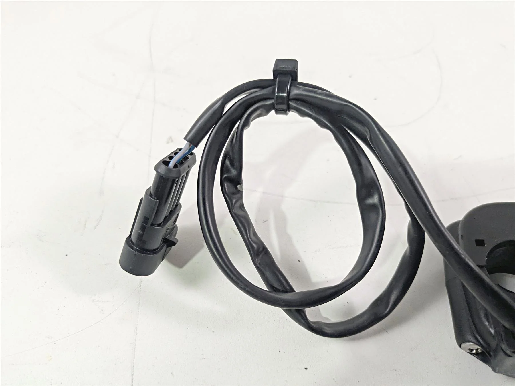 2017 Aprilia RSV 1100 Tuono V4 Factory Right Hand Control Switch B045021 - Image 10