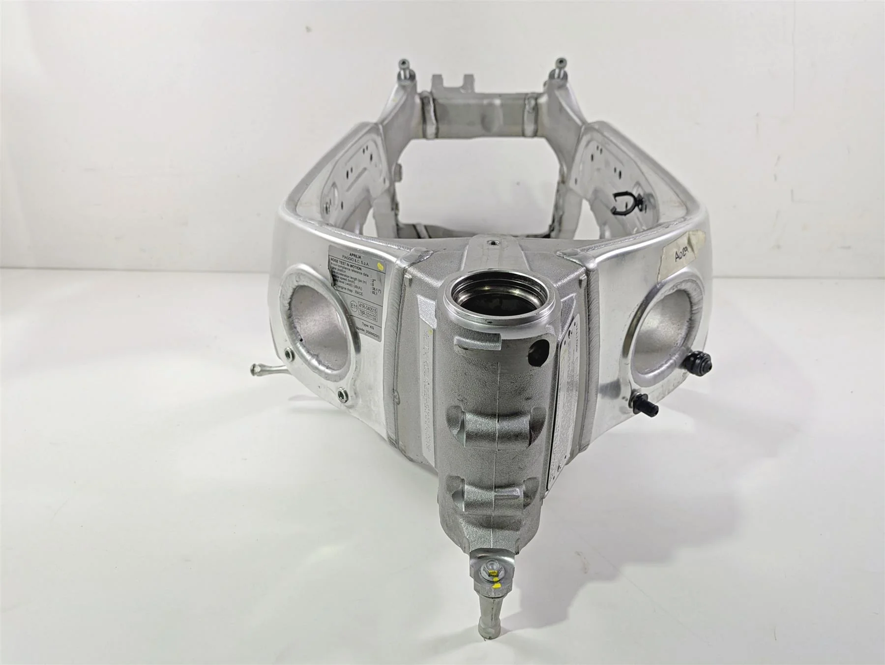 2017 Aprilia RSV 1100 Tuono V4 Factory Straight Main Frame Chassis With Salvage Tennessee Title 896962 - Image 5