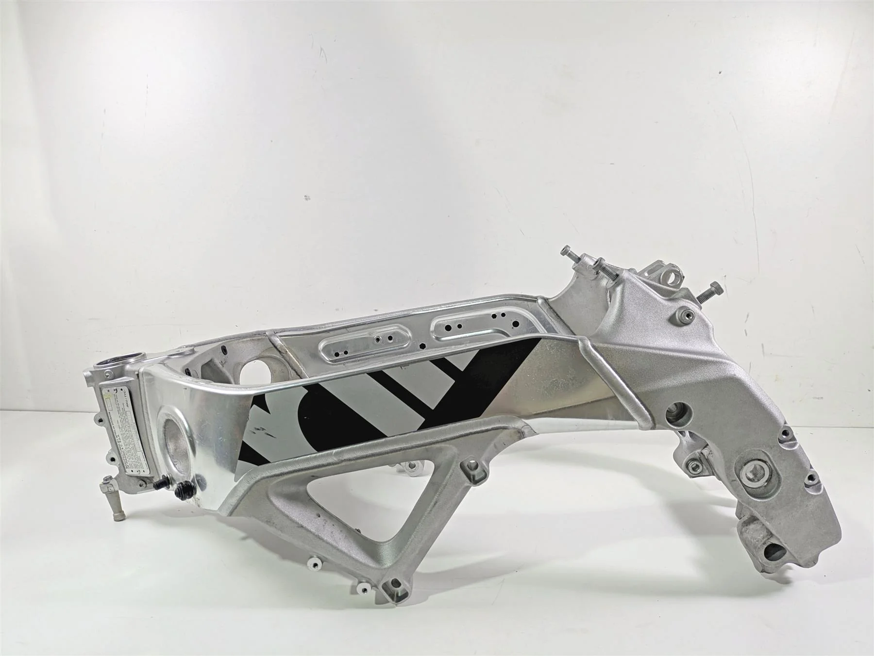 2017 Aprilia RSV 1100 Tuono V4 Factory Straight Main Frame Chassis With Salvage Tennessee Title 896962 - Image 6