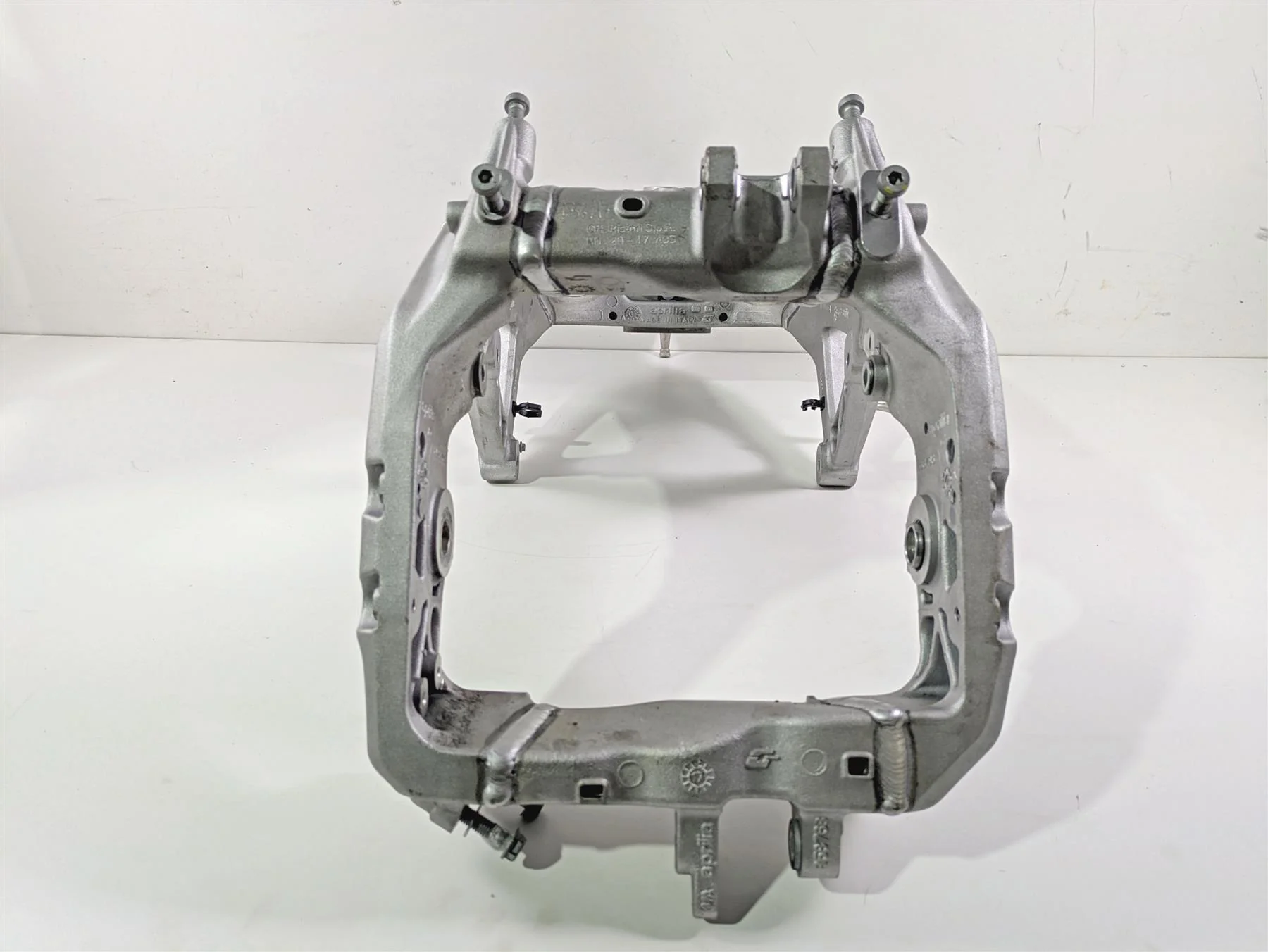 2017 Aprilia RSV 1100 Tuono V4 Factory Straight Main Frame Chassis With Salvage Tennessee Title 896962 - Image 8