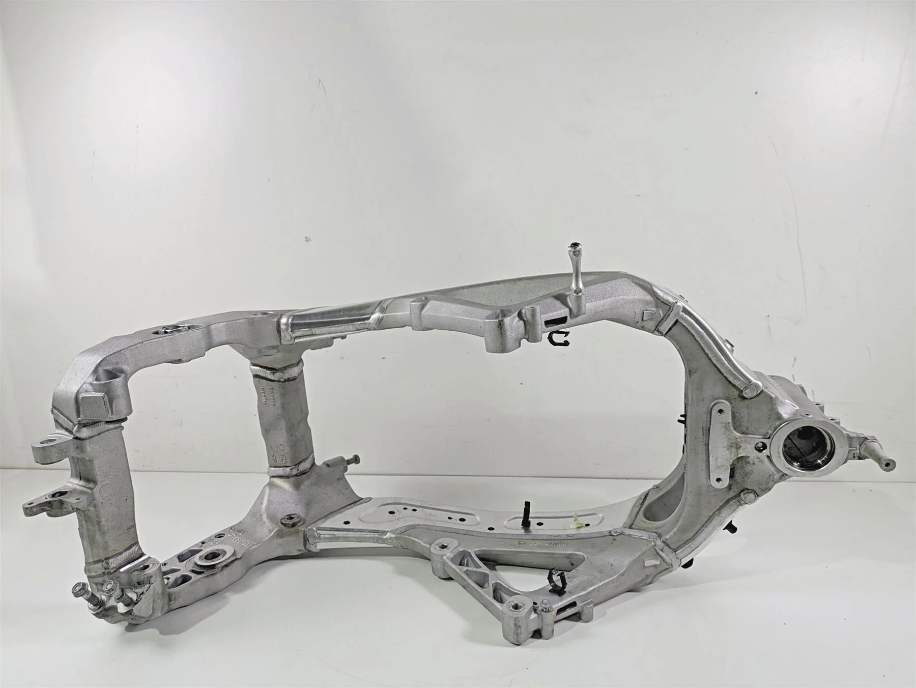 2017 Aprilia RSV 1100 Tuono V4 Factory Straight Main Frame Chassis With Salvage Tennessee Title 896962 - Image 9