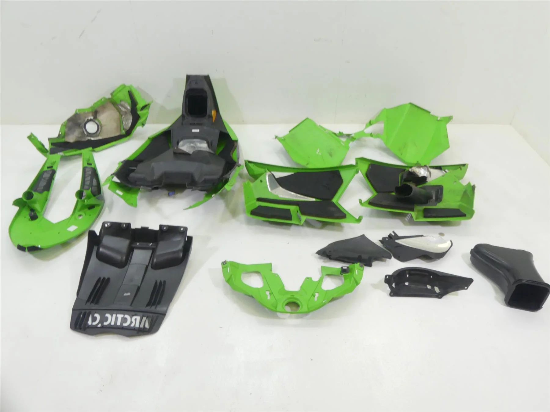 2017 Arctic Mountain Cat M8000 153 Green Plastics Fairing Cover Cowl Set - Image 2