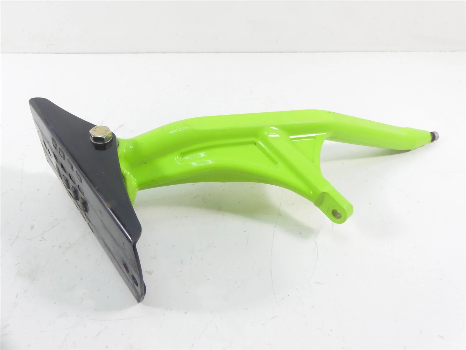 2017 Arctic Mountain Cat M8000 153 Left Knee Control Arm Ski Mount Hub 3703-445 - Image 2