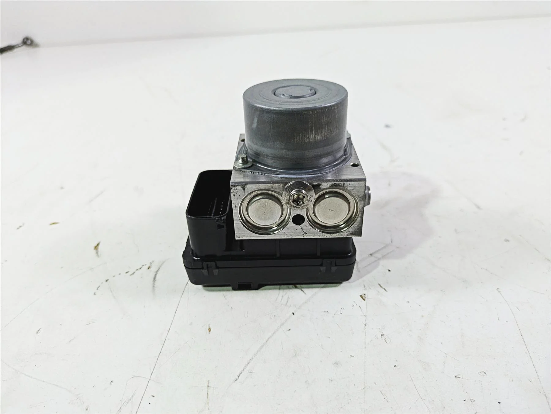2017 BMW F800GS Adv K75 Abs Brake Pump Module 34518546851 - Image 9