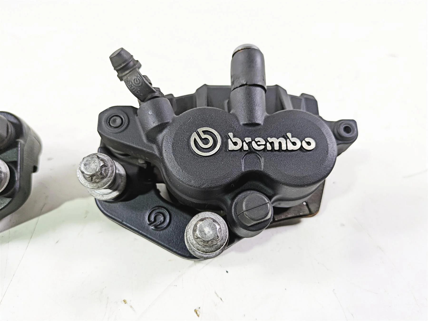 2017 BMW F800GS Adv K75 Brembo Front Brake Caliper Set 34117716715 34117716716 - Image 8