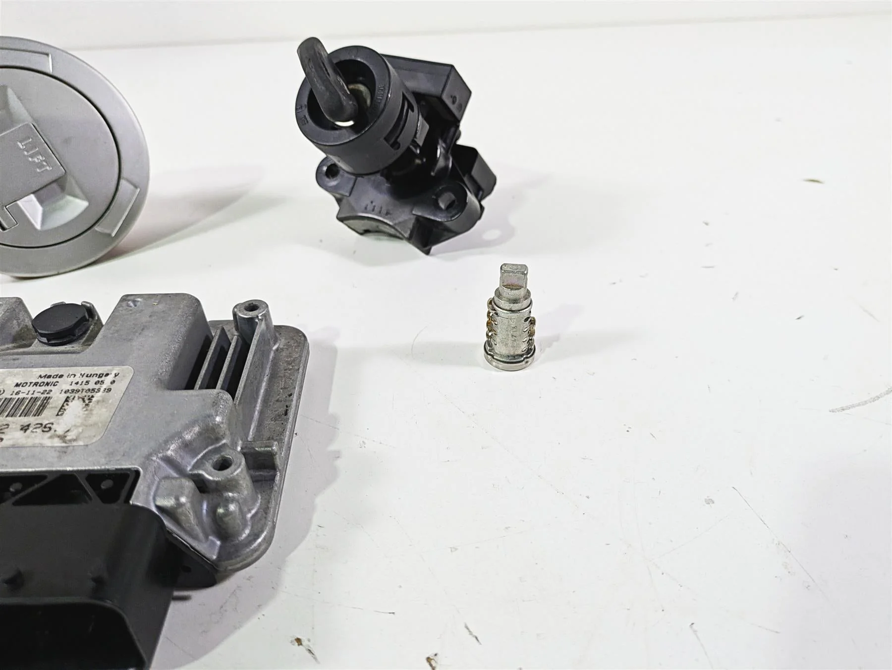 2017 BMW F800GS Adv K75 Cdi Ignition Switch Key Lock Set 13618562426 51257700072 - Image 7