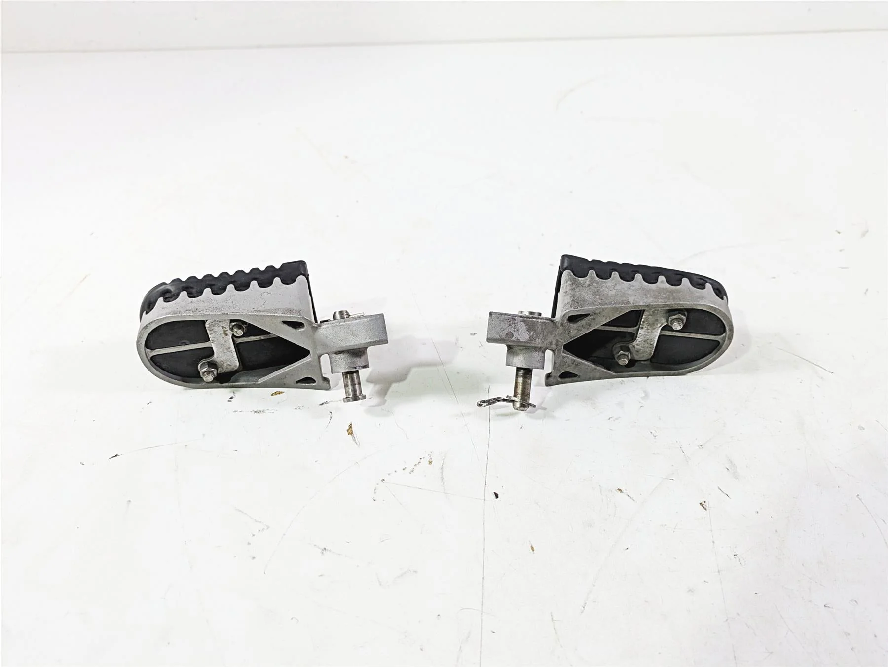 2017 BMW F800GS Adv K75 Front Footpeg Foot Peg Rest Set 77258533661 77258533662 - Image 8