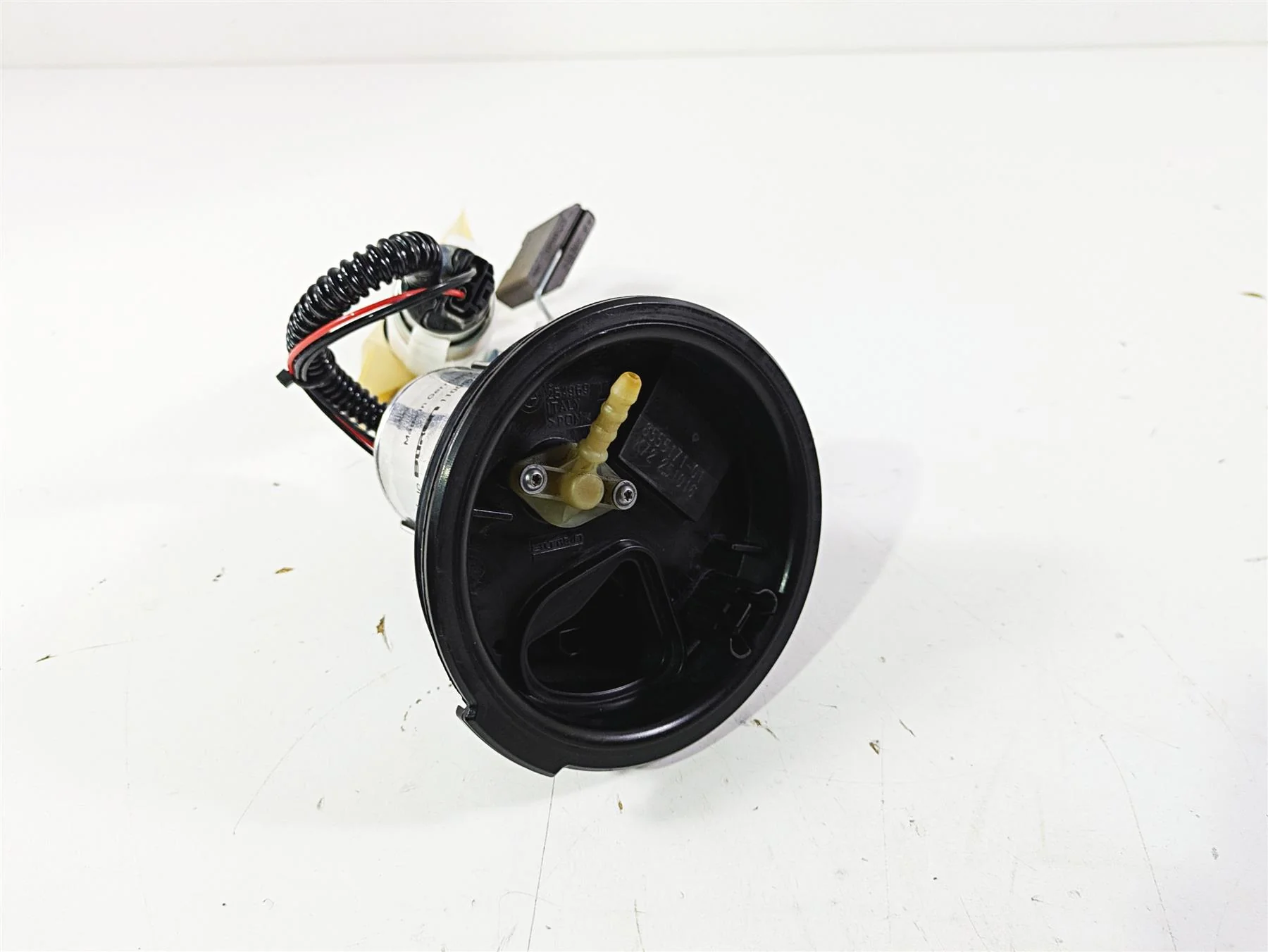 2017 BMW F800GS Adv K75 Fuel Gas Petrol Pump & Level Sensor 16148555171 - Image 7