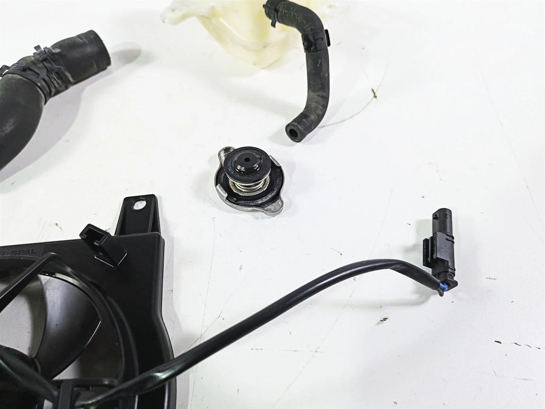 2017 BMW F800GS Adv K75 Radiator Fan Reservoir Hoses Set 17118530393 - Image 11