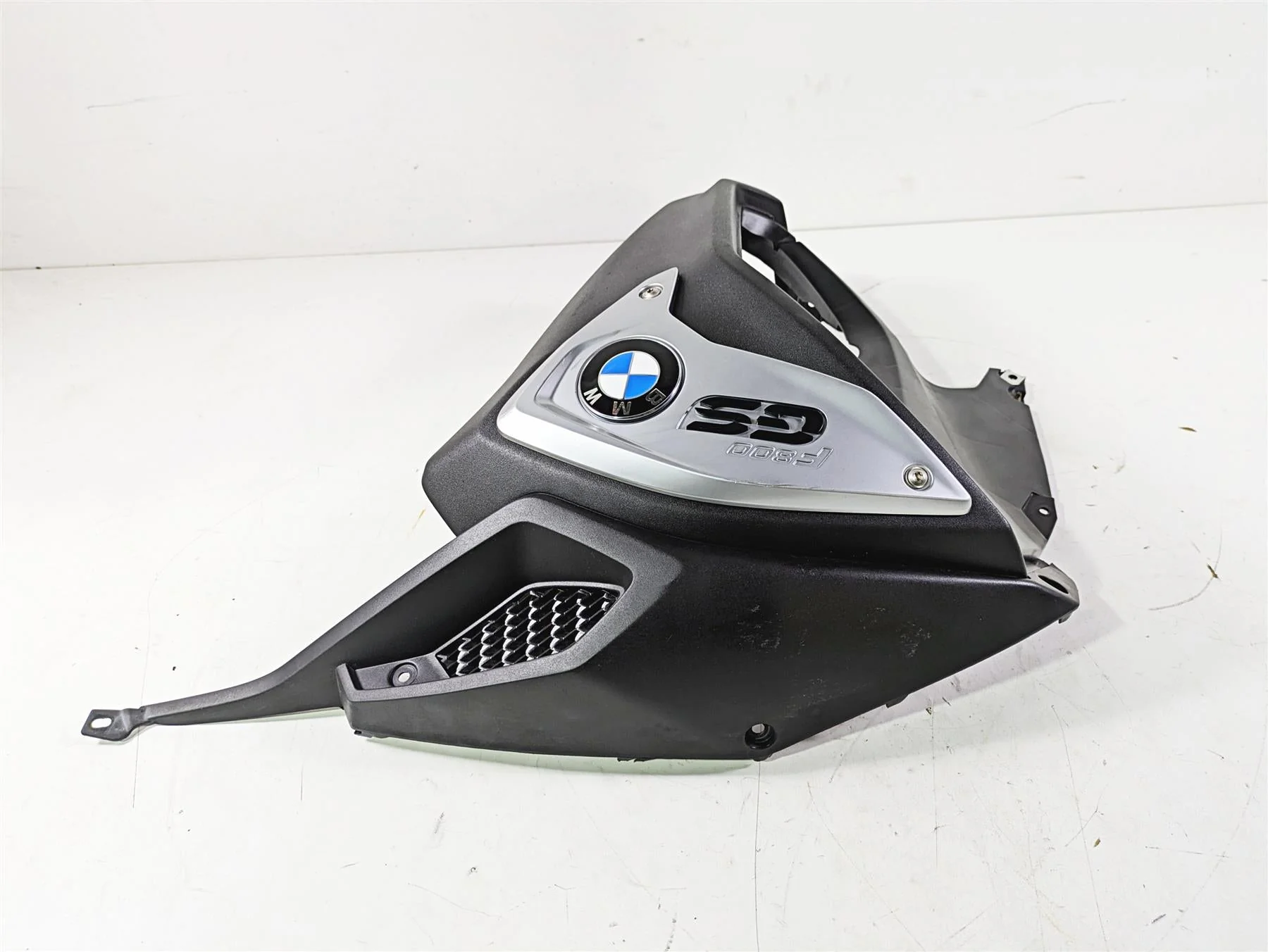 2017 BMW F800GS Adv K75 Right Main Tank Fairing Cover 46638530530 - Image 11