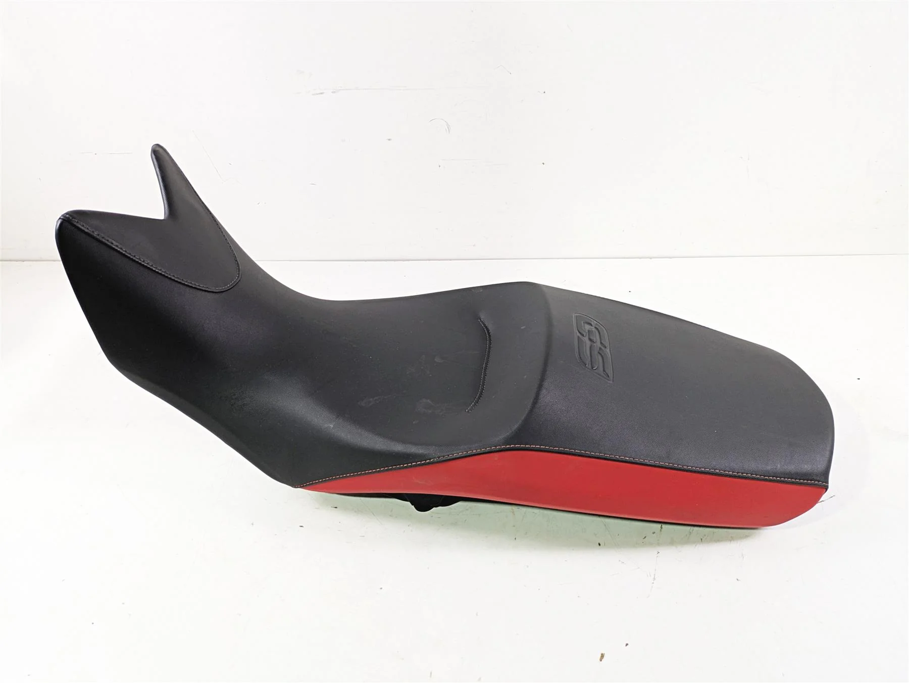 2017 BMW F800GS Adv K75 Seat Saddle Black Red 890mm 52538560377 - Image 3