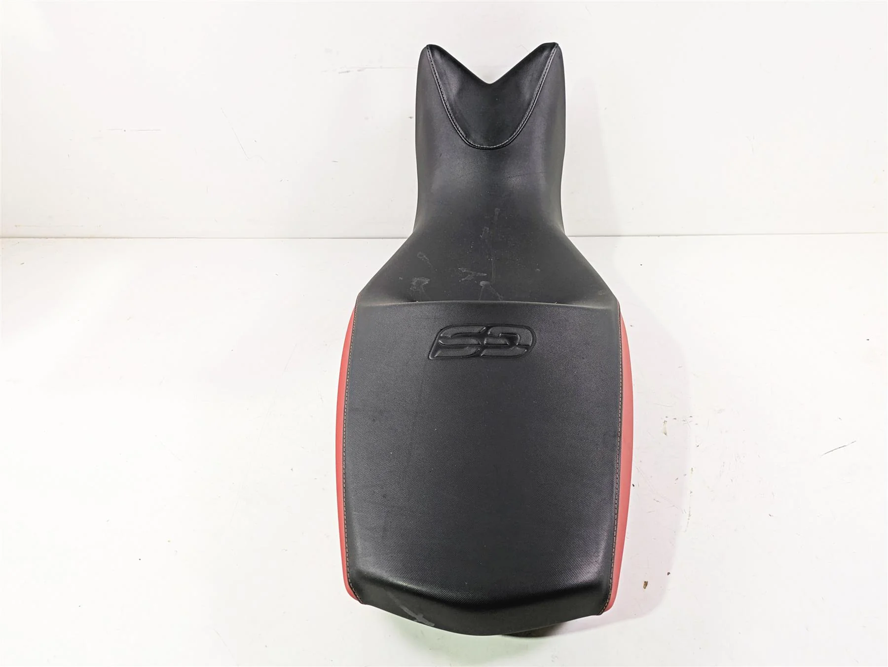 2017 BMW F800GS Adv K75 Seat Saddle Black Red 890mm 52538560377 - Image 4