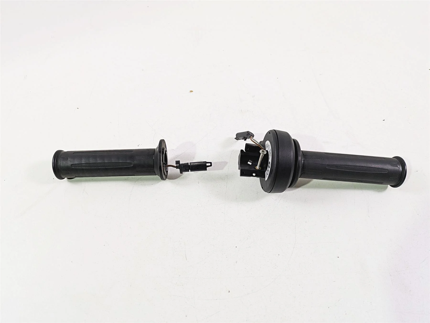 2017 BMW R1200 GS K50 Heated Hand Grip Set 61318552117 61318552120
