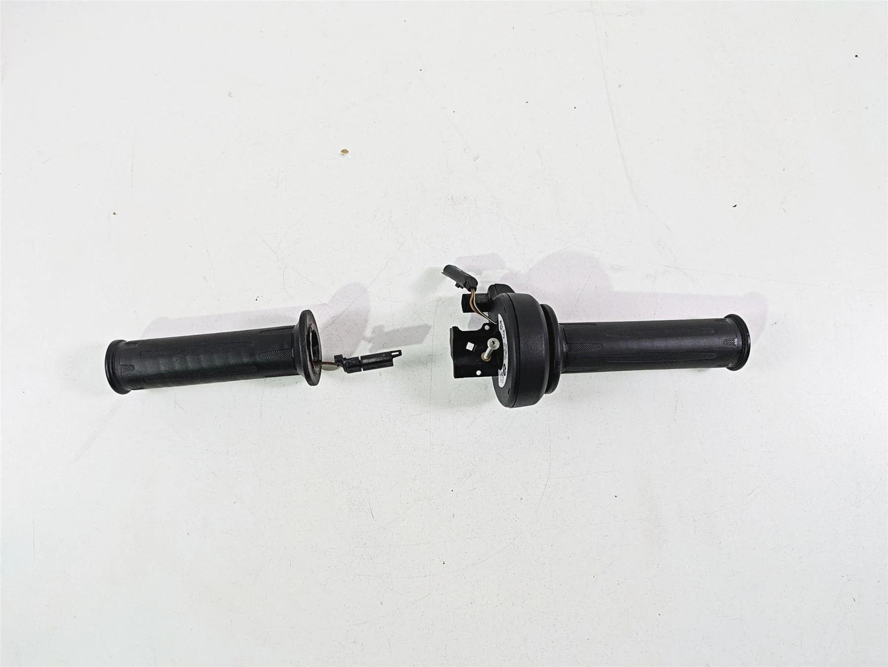 2017 BMW R1200 GS K50 Heated Hand Grip Set 61318552117 61318552120 - Image 4