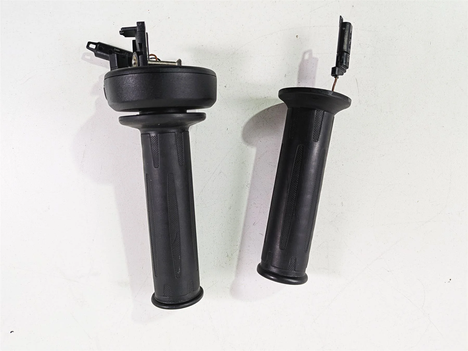 2017 BMW R1200 GS K50 Heated Hand Grip Set 61318552117 61318552120 - Image 8