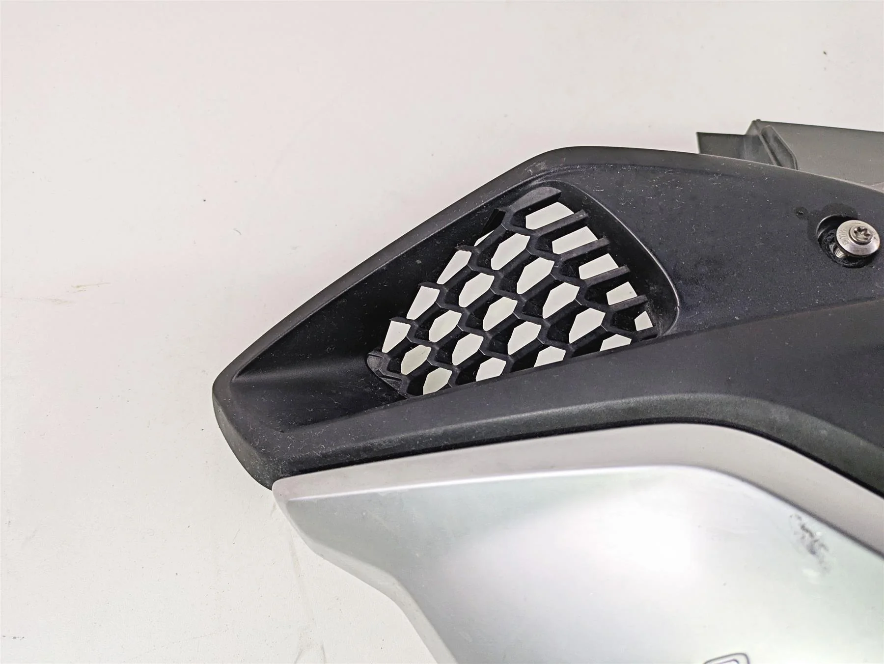 2017 BMW R1200 GS K50 Left Tank Side Fairing Cover Set 46638556635 - Image 7