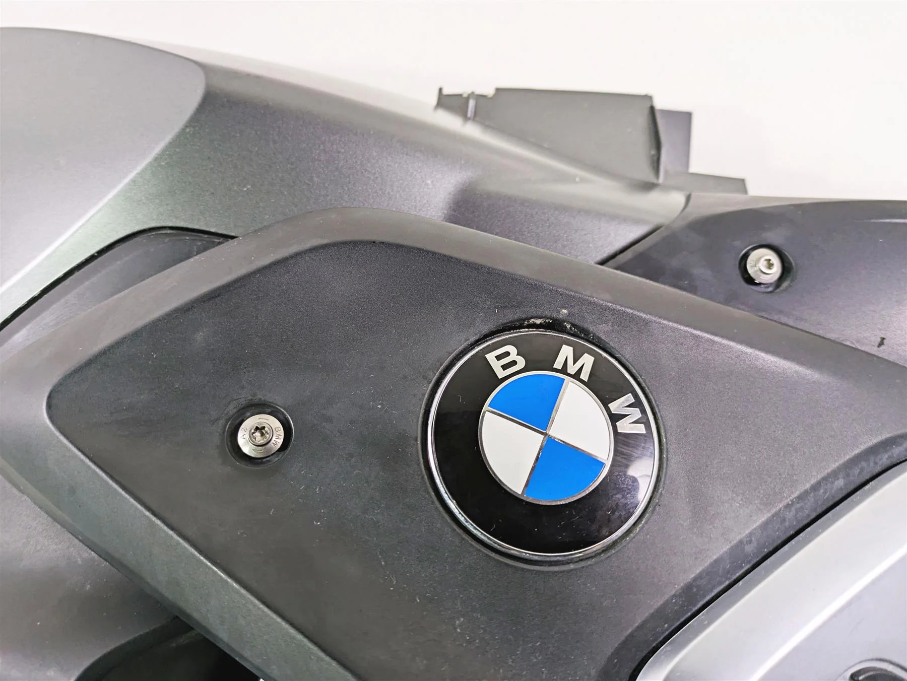 2017 BMW R1200 GS K50 Right Tank Side Fairing Cover Set 46638556636 - Image 9
