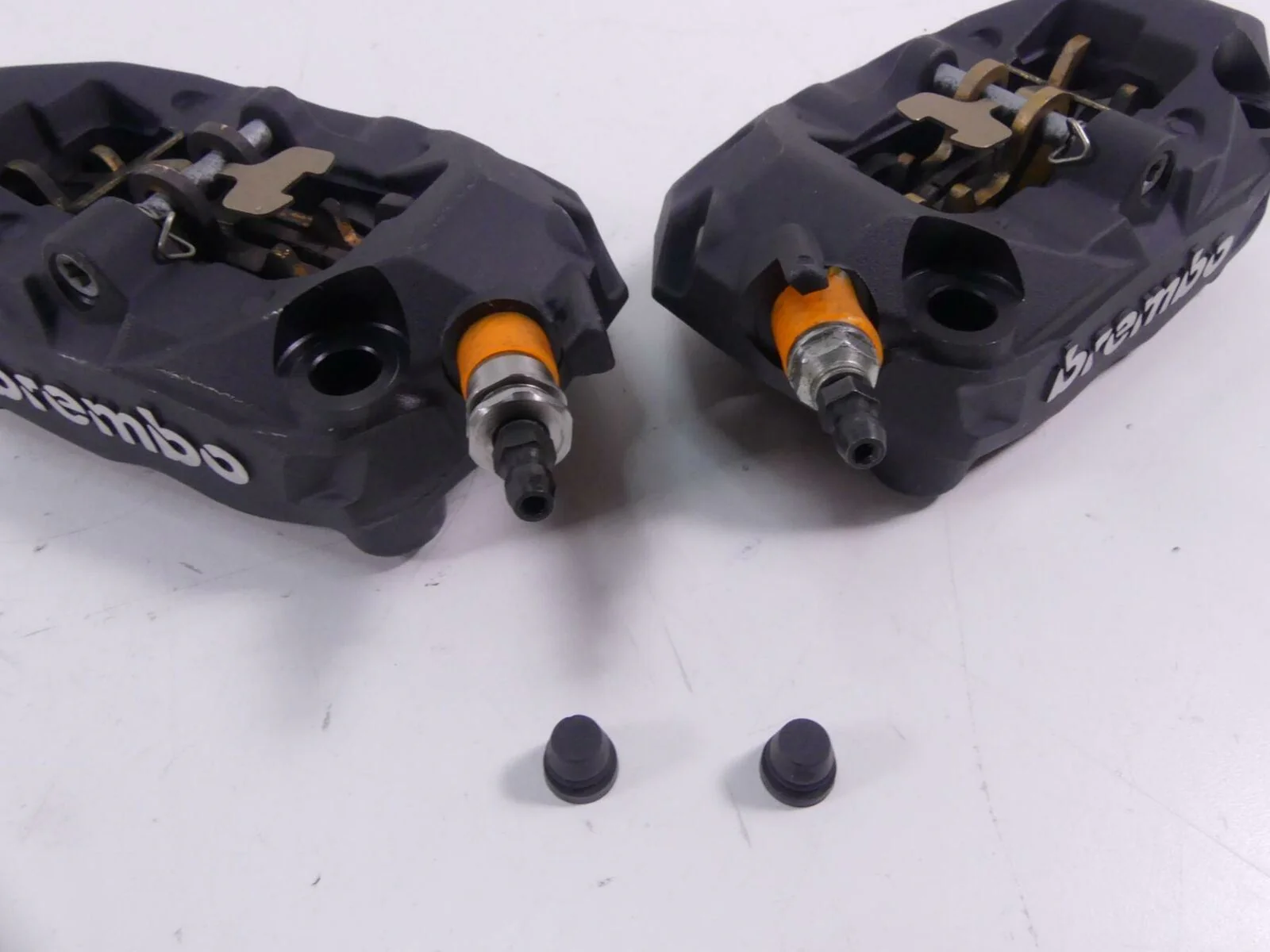 2017 BMW R1200GS GSW K50 Front Brembo Brake Caliper Set  34118556205 34118556206 - Image 9