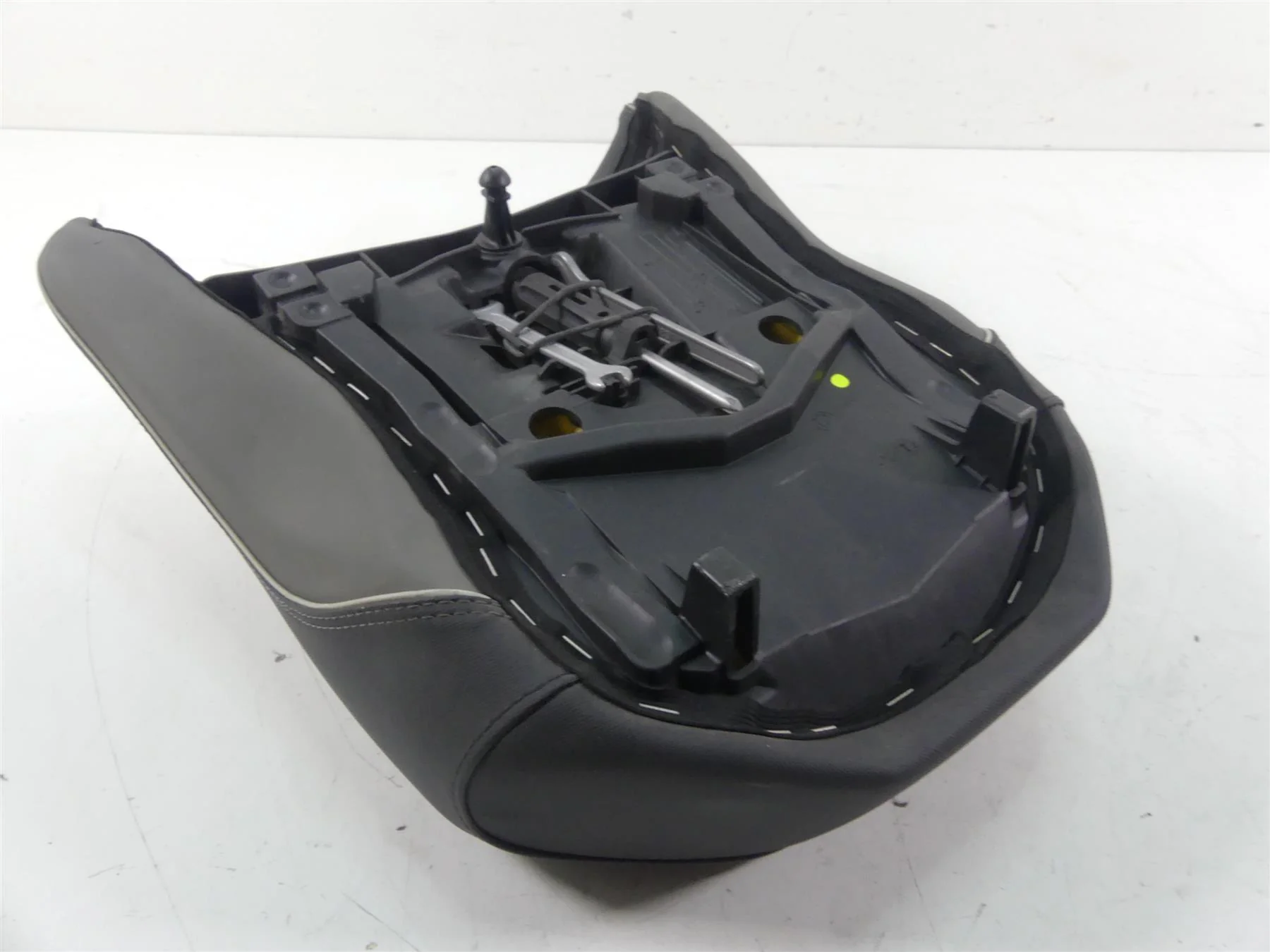 2017 BMW R1200GS GSW K50 Rear Passenger Unheated Seat Saddle 52538532739 - Image 10